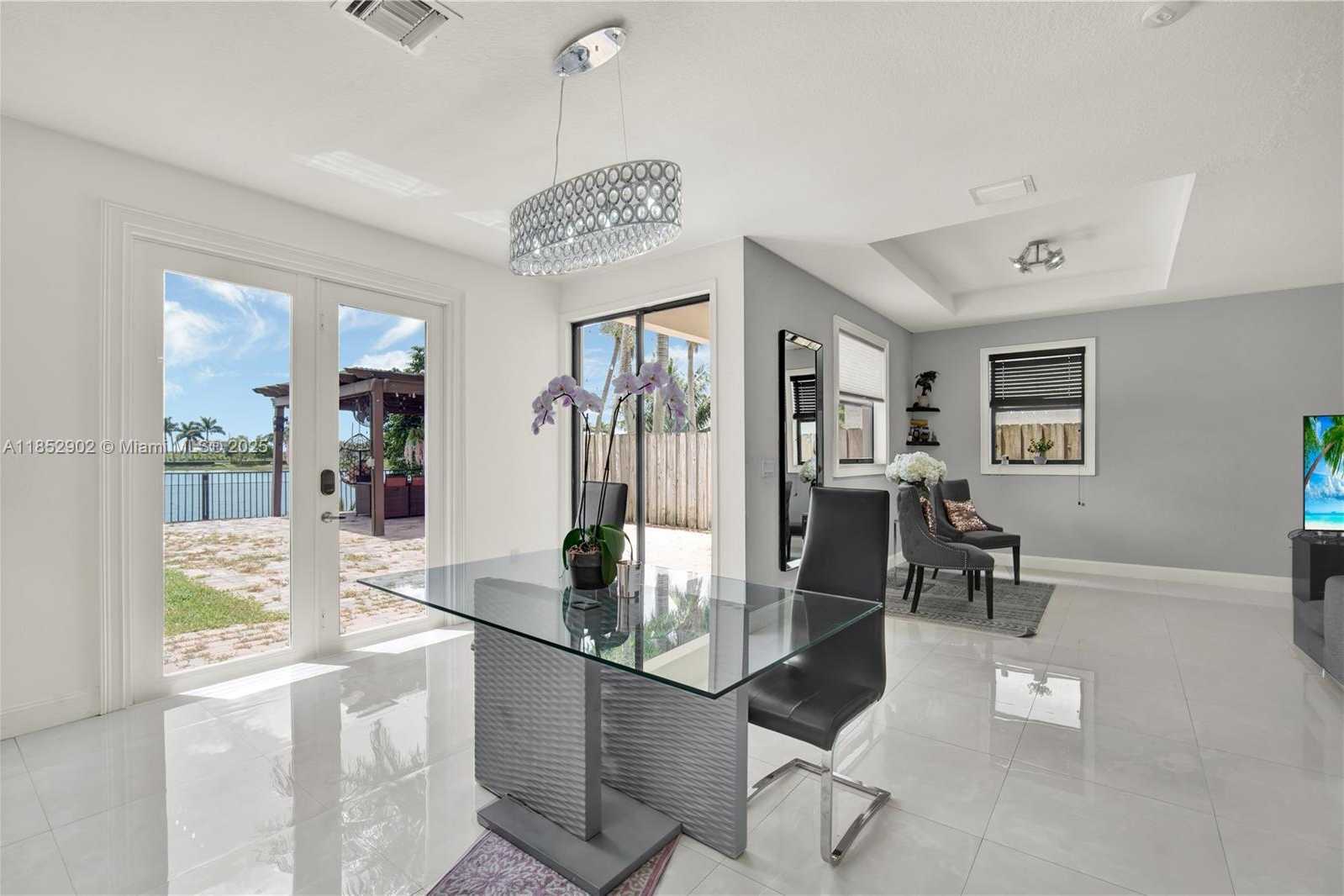 Small Image of 557 SOUTH EAST 37TH PLACE, Homestead Number 15