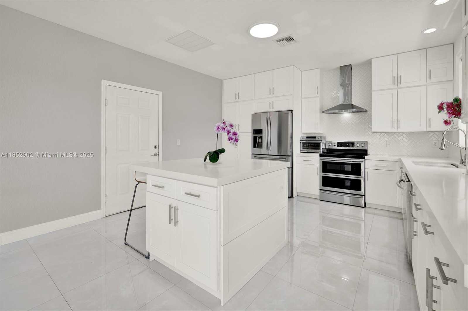 Small Image of 557 SOUTH EAST 37TH PLACE, Homestead Number 16
