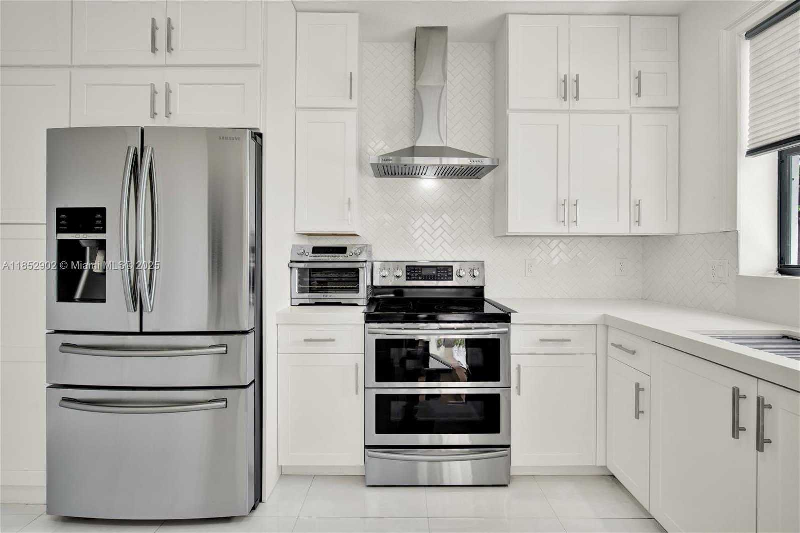 Small Image of 557 SOUTH EAST 37TH PLACE, Homestead Number 17