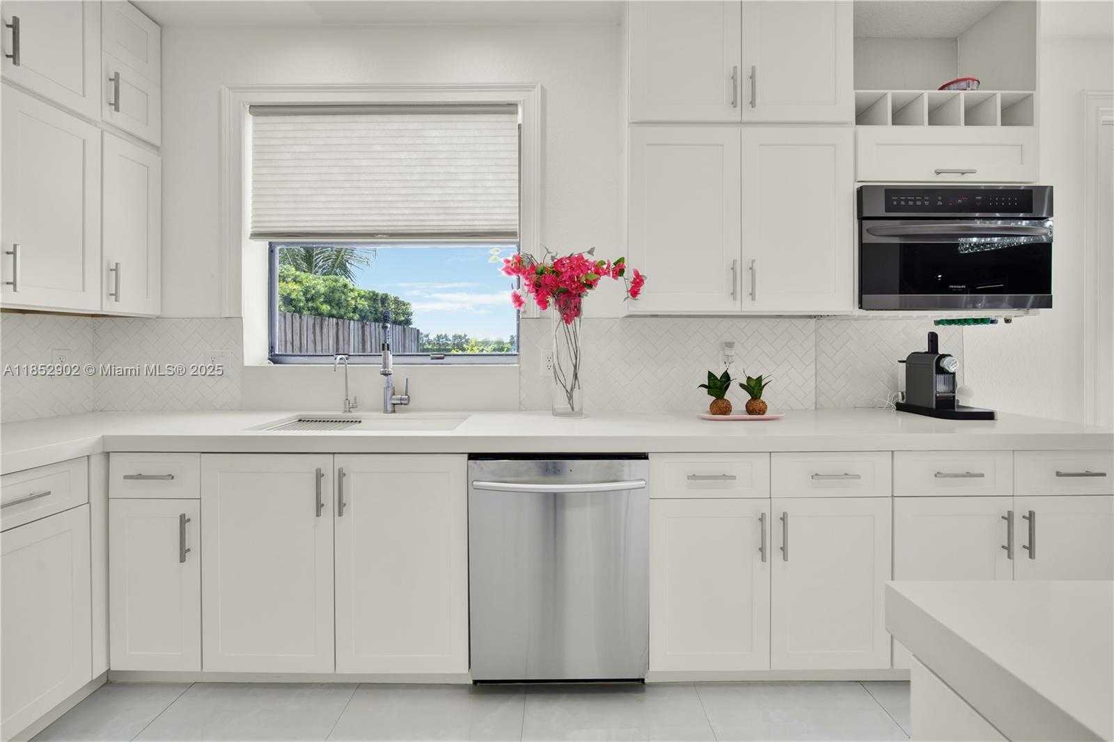 Small Image of 557 SOUTH EAST 37TH PLACE, Homestead Number 18