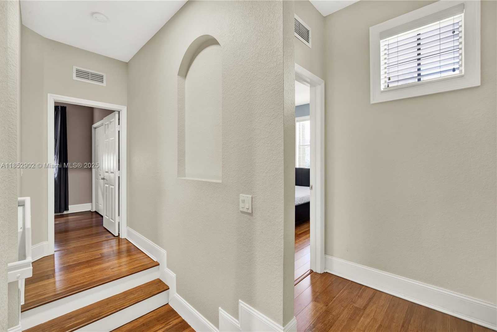 Small Image of 557 SOUTH EAST 37TH PLACE, Homestead Number 23