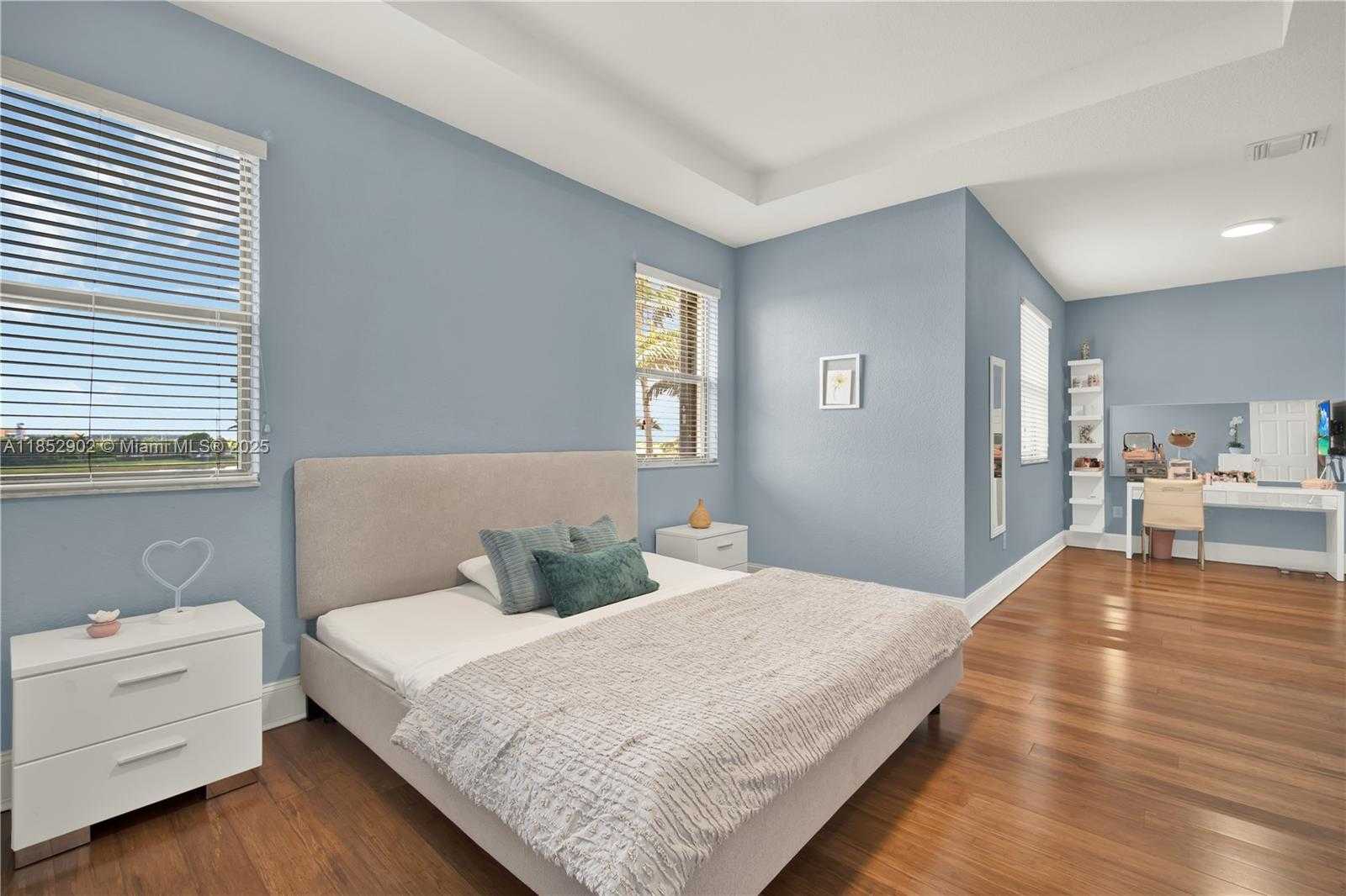Small Image of 557 SOUTH EAST 37TH PLACE, Homestead Number 26
