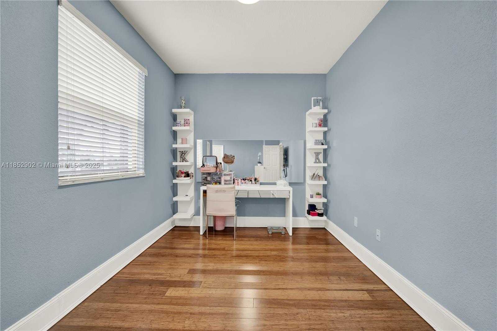 Small Image of 557 SOUTH EAST 37TH PLACE, Homestead Number 28