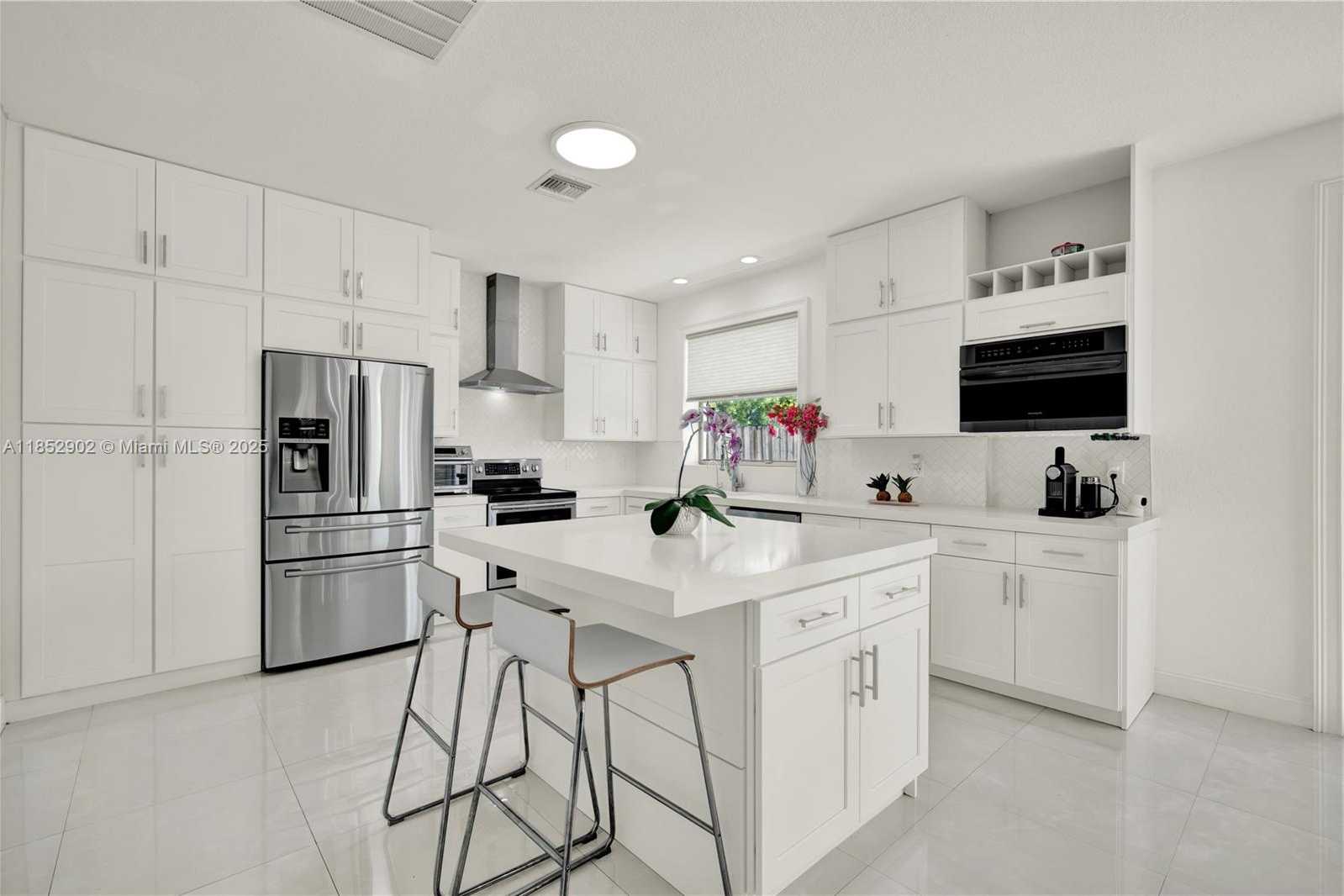 Small Image of 557 SOUTH EAST 37TH PLACE, Homestead Number 4