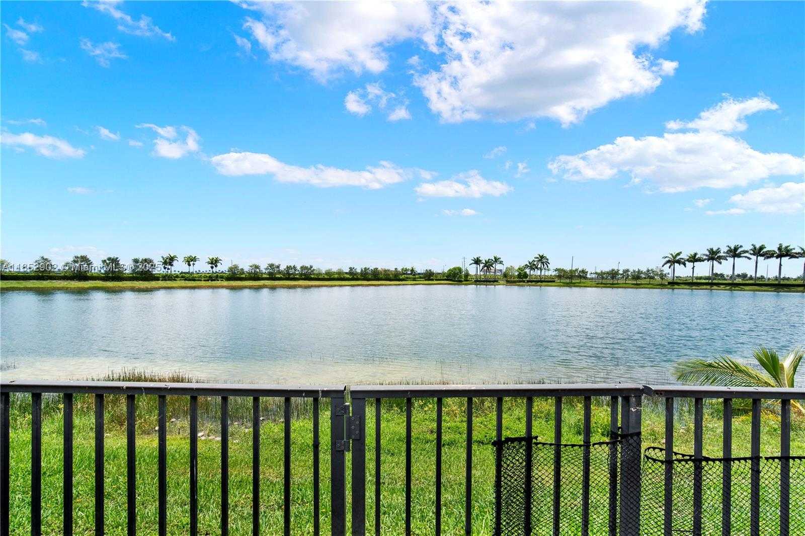 Small Image of 557 SOUTH EAST 37TH PLACE, Homestead Number 5