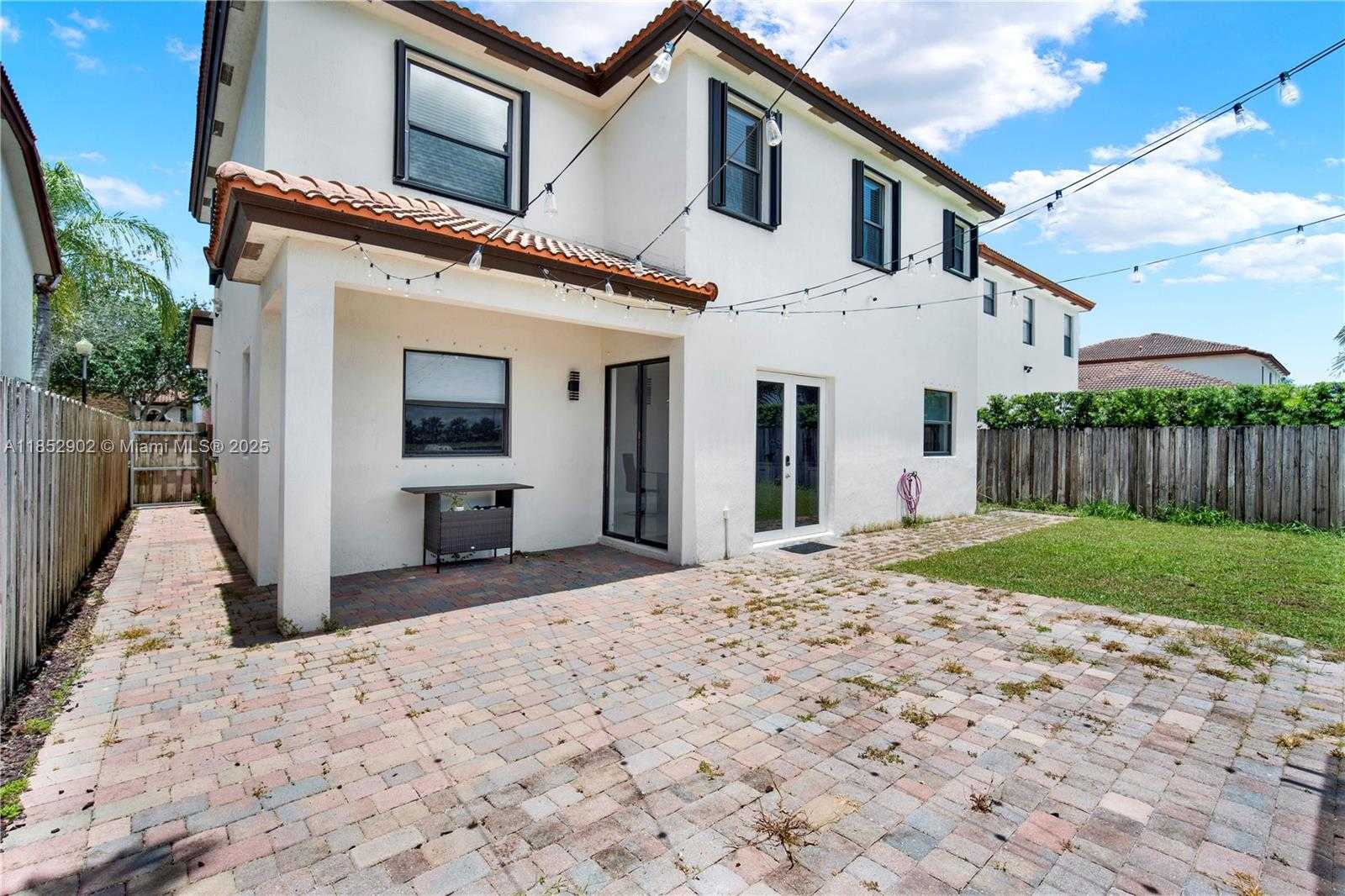 Small Image of 557 SOUTH EAST 37TH PLACE, Homestead Number 50