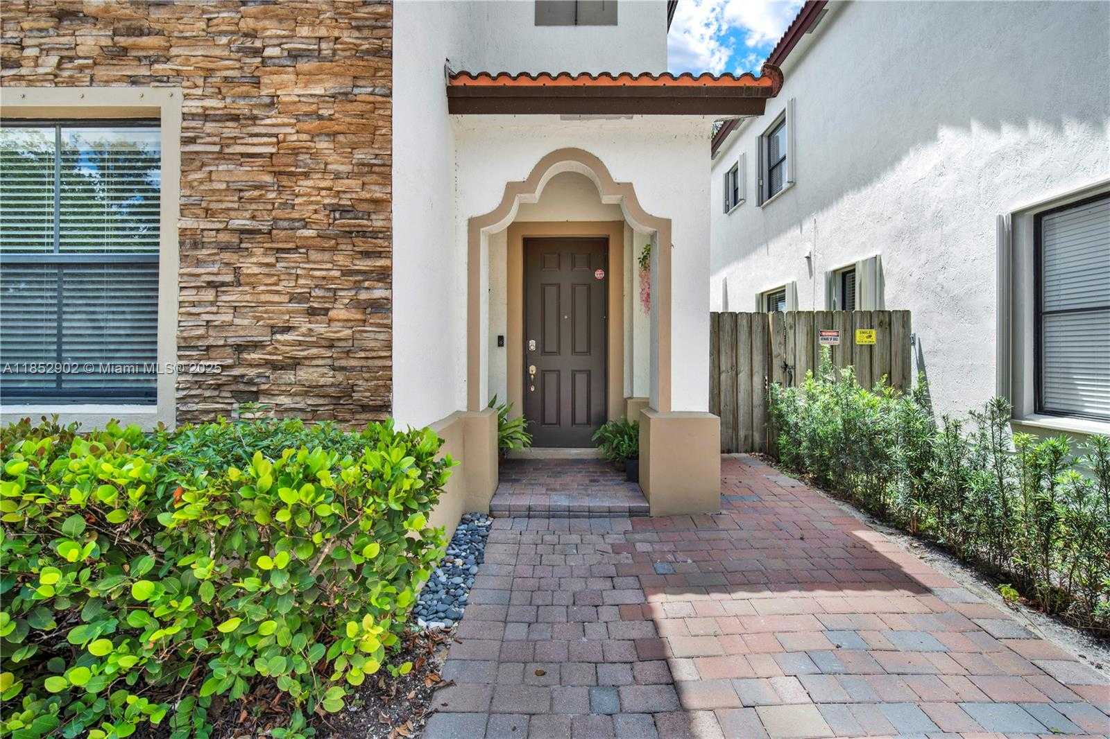 Small Image of 557 SOUTH EAST 37TH PLACE, Homestead Number 7