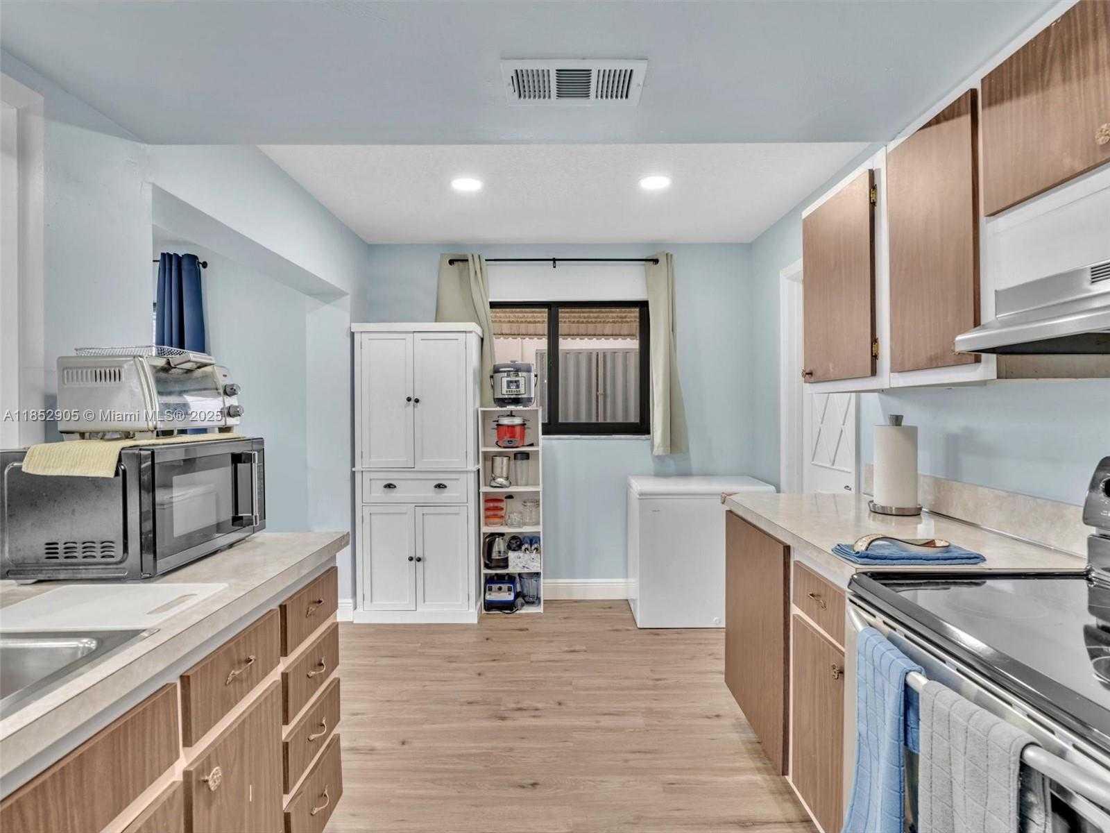 Small Image of 6708 NORTH WEST 58TH CT, Tamarac Number 10