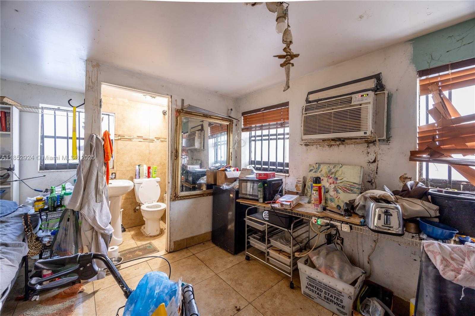 Small Image of 14350 NORTH EAST 8TH AVE, North Miami Number 23
