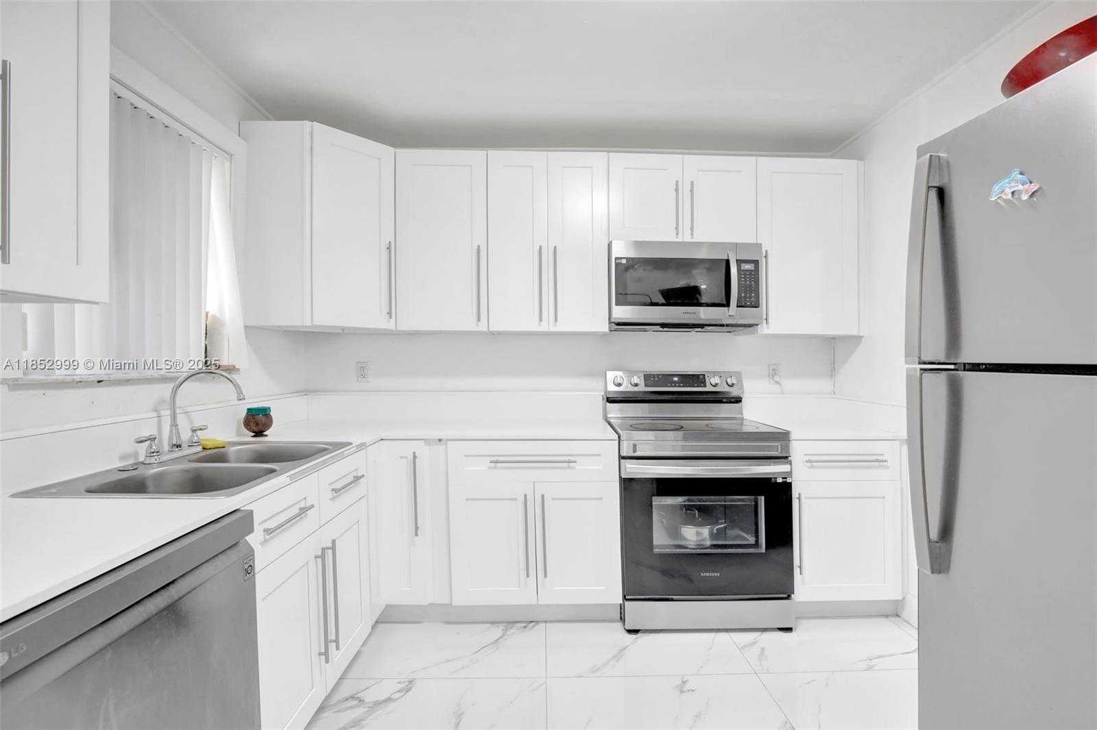 Small Image of 311 SOUTH WEST 68TH TER, Pembroke Pines Number 11