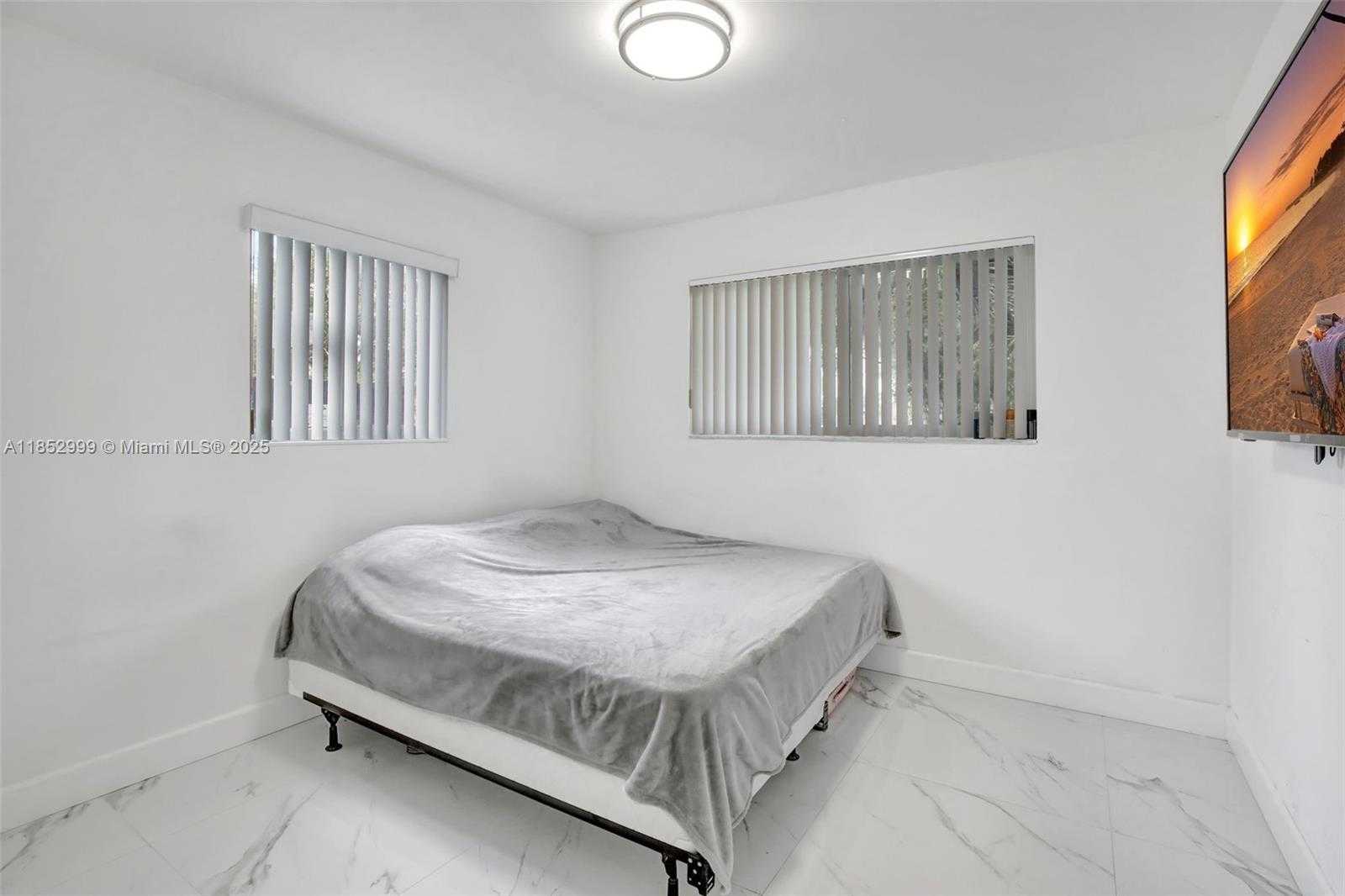 Small Image of 311 SOUTH WEST 68TH TER, Pembroke Pines Number 15