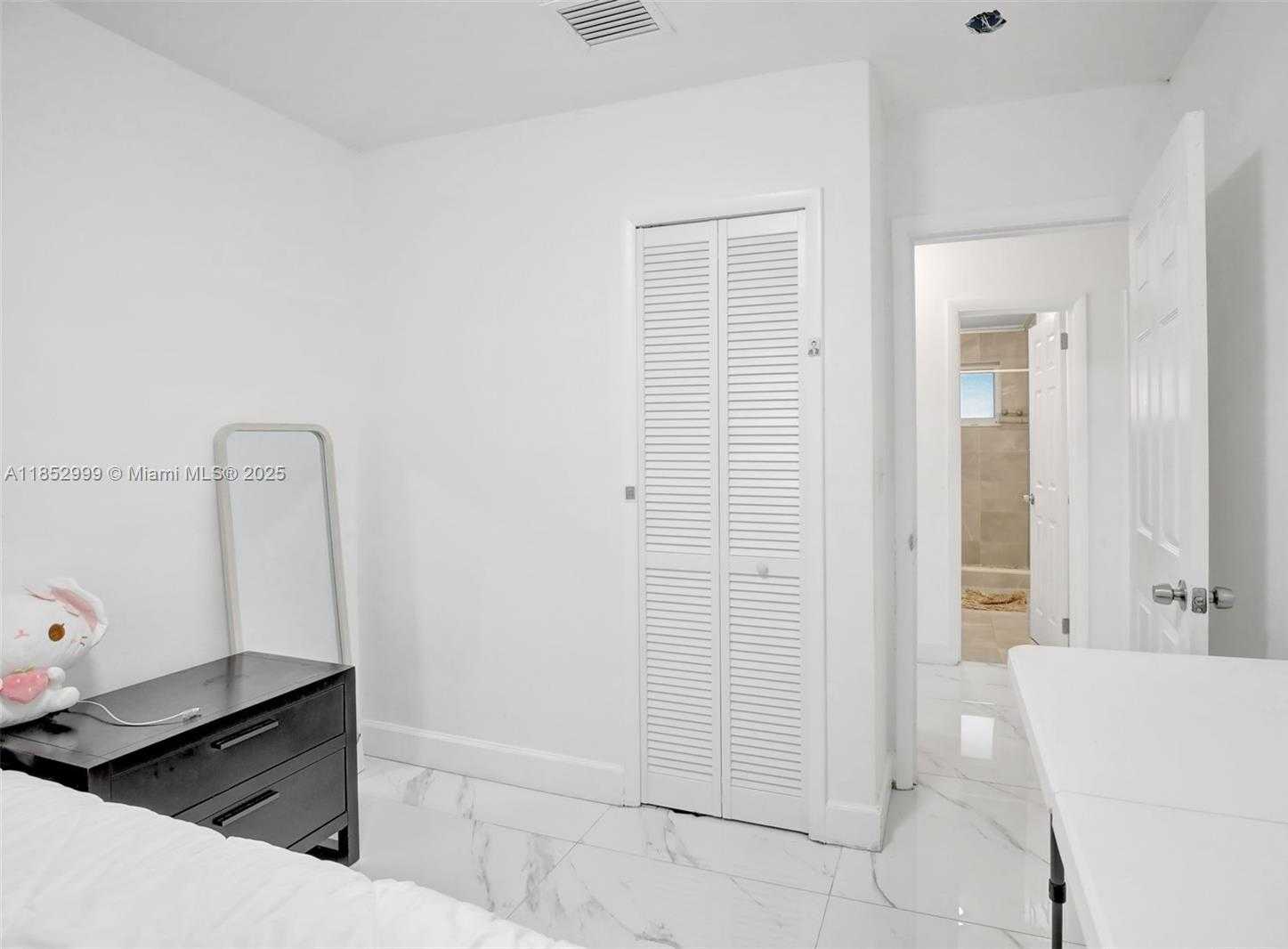 Small Image of 311 SOUTH WEST 68TH TER, Pembroke Pines Number 16
