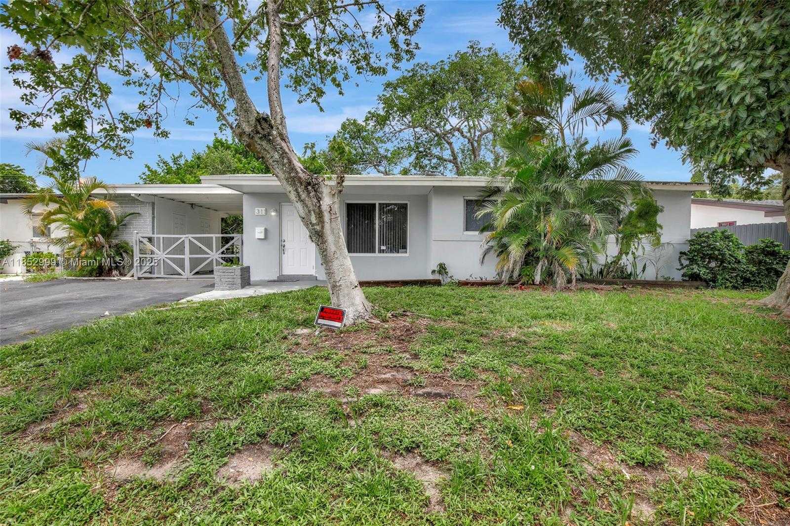Small Image of 311 SOUTH WEST 68TH TER, Pembroke Pines Number 2