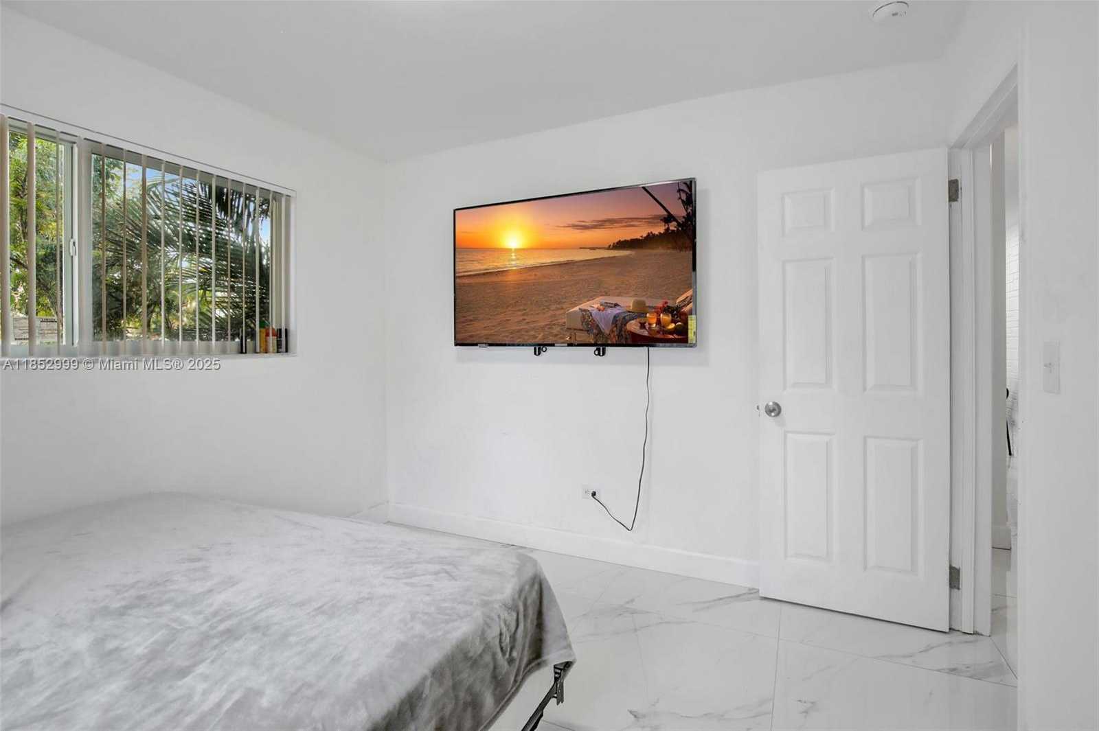 Small Image of 311 SOUTH WEST 68TH TER, Pembroke Pines Number 20
