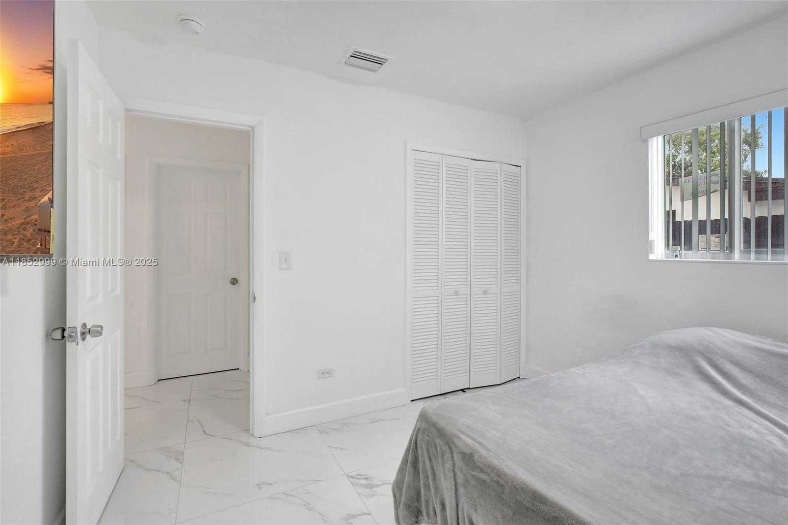 Small Image of 311 SOUTH WEST 68TH TER, Pembroke Pines Number 21