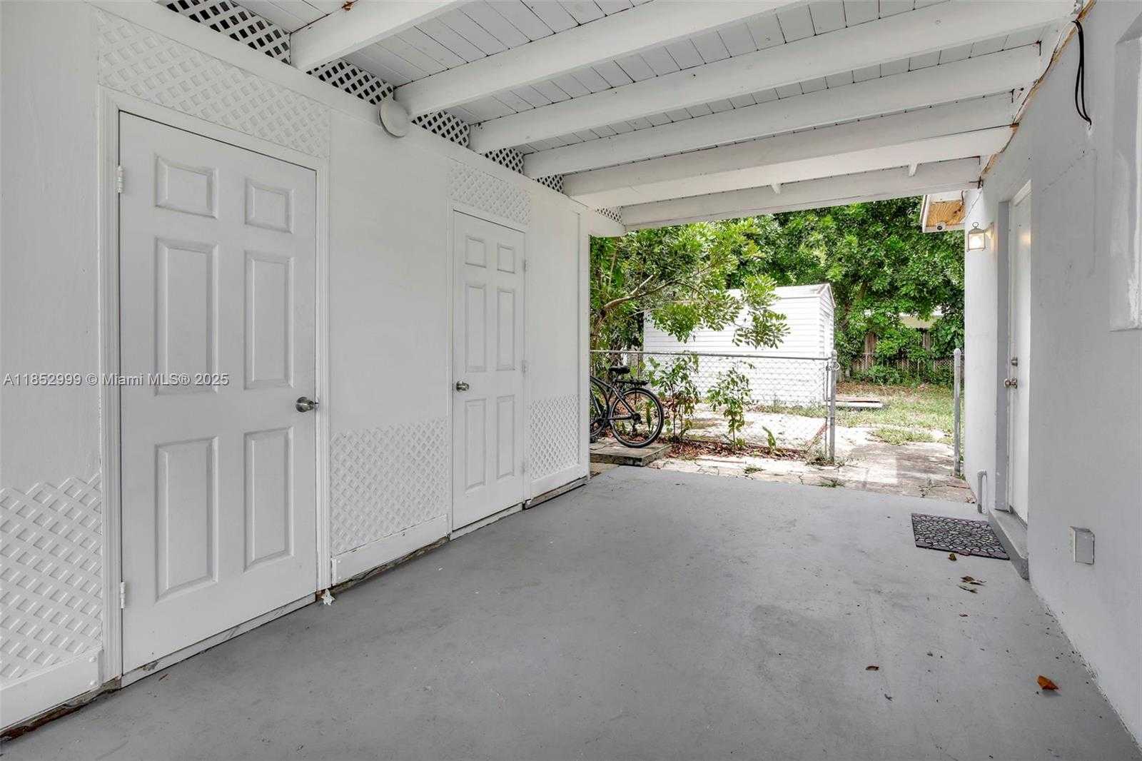 Small Image of 311 SOUTH WEST 68TH TER, Pembroke Pines Number 23