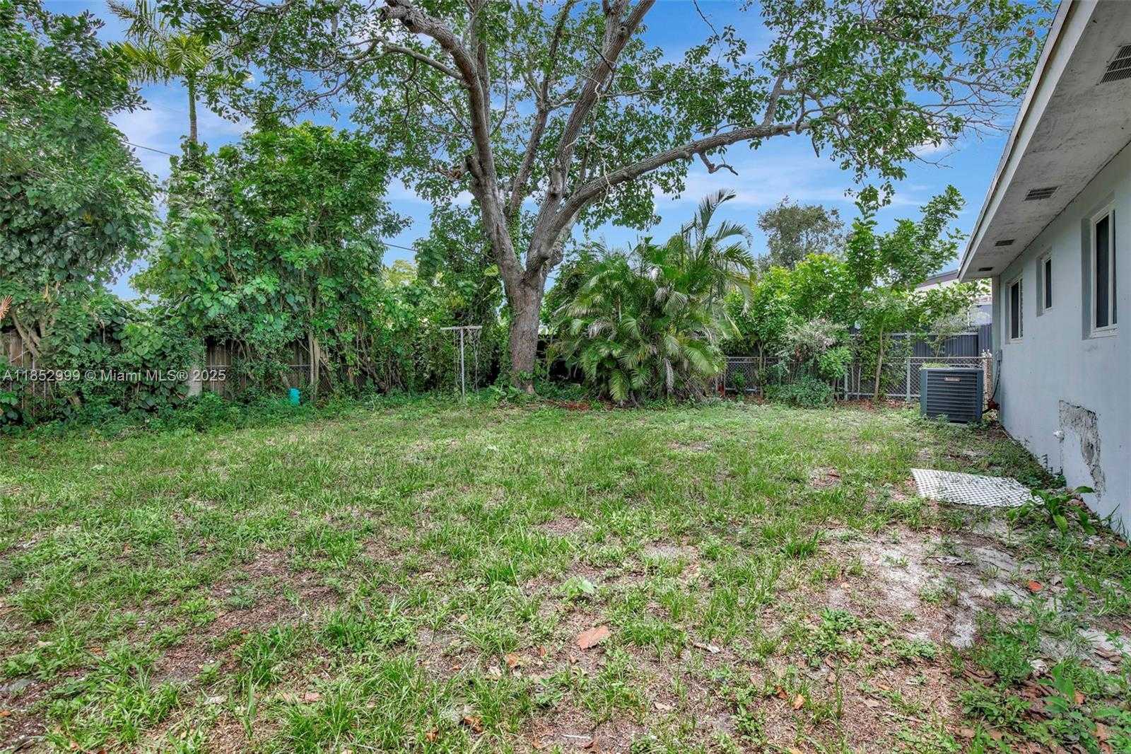 Small Image of 311 SOUTH WEST 68TH TER, Pembroke Pines Number 25