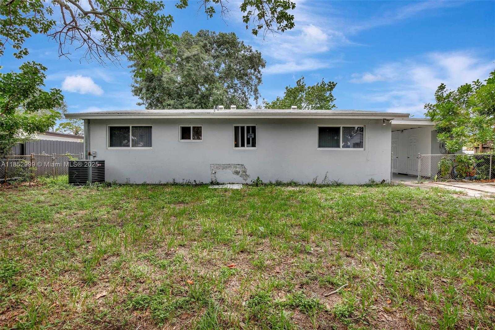 Small Image of 311 SOUTH WEST 68TH TER, Pembroke Pines Number 27