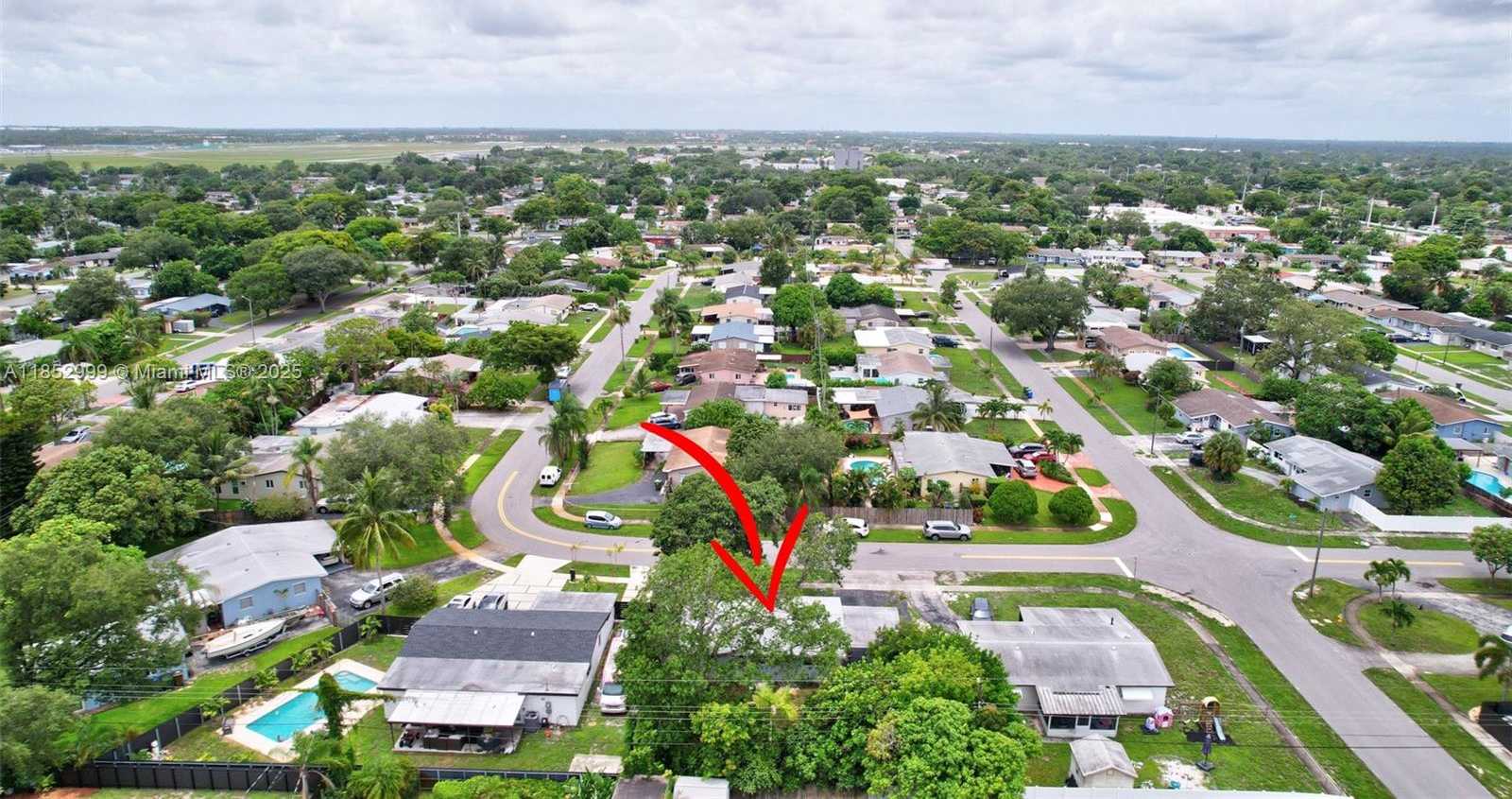 Small Image of 311 SOUTH WEST 68TH TER, Pembroke Pines Number 30