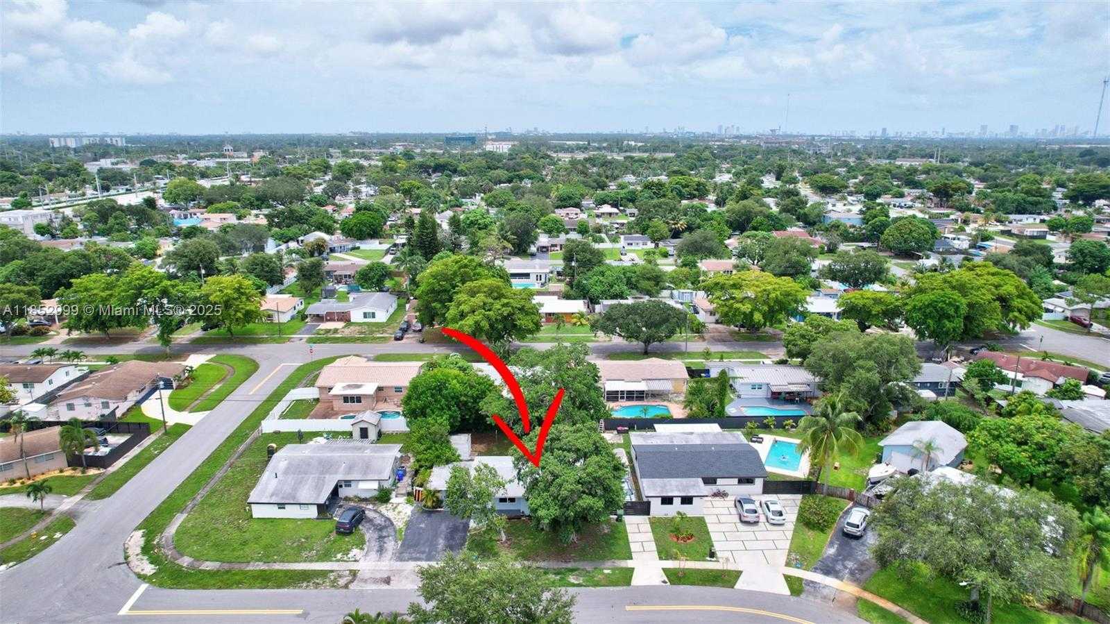 Small Image of 311 SOUTH WEST 68TH TER, Pembroke Pines Number 32