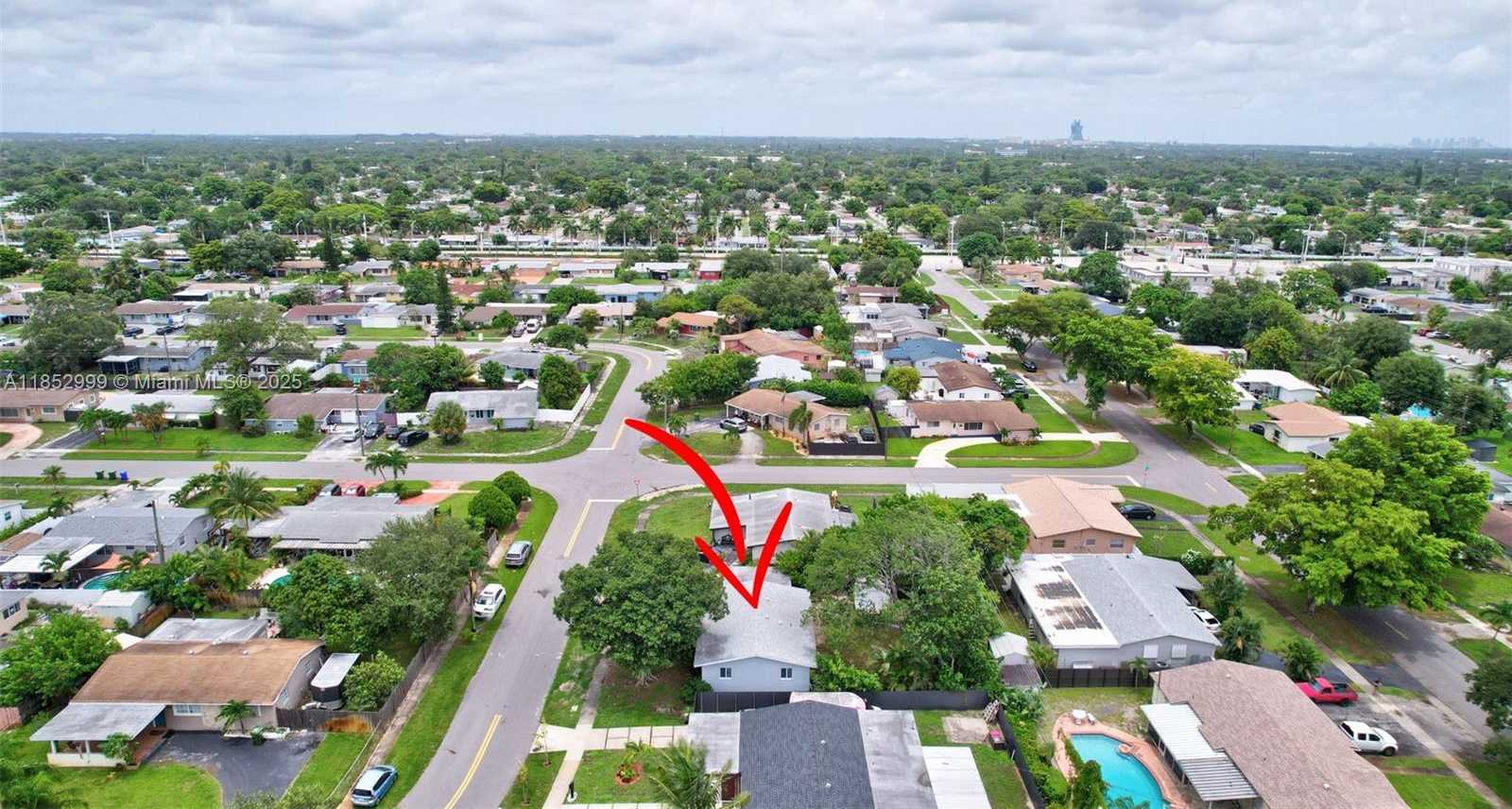 Small Image of 311 SOUTH WEST 68TH TER, Pembroke Pines Number 34