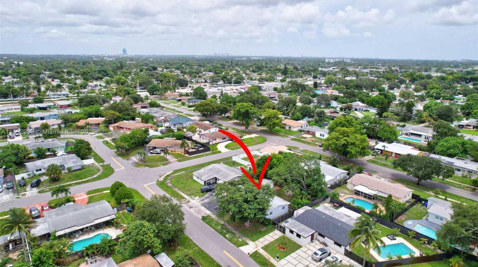 Small Image of 311 SOUTH WEST 68TH TER, Pembroke Pines Number 35
