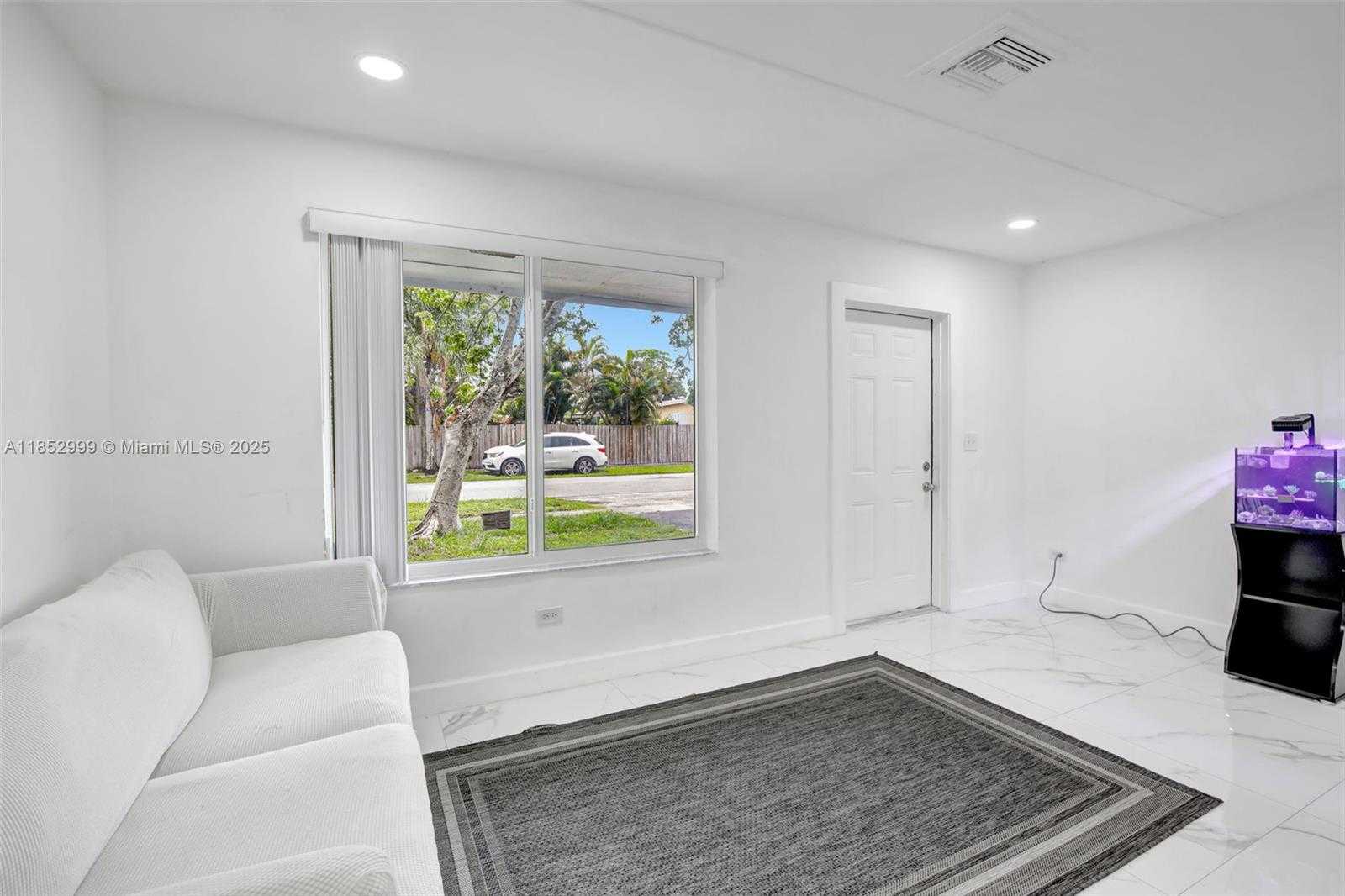 Small Image of 311 SOUTH WEST 68TH TER, Pembroke Pines Number 5