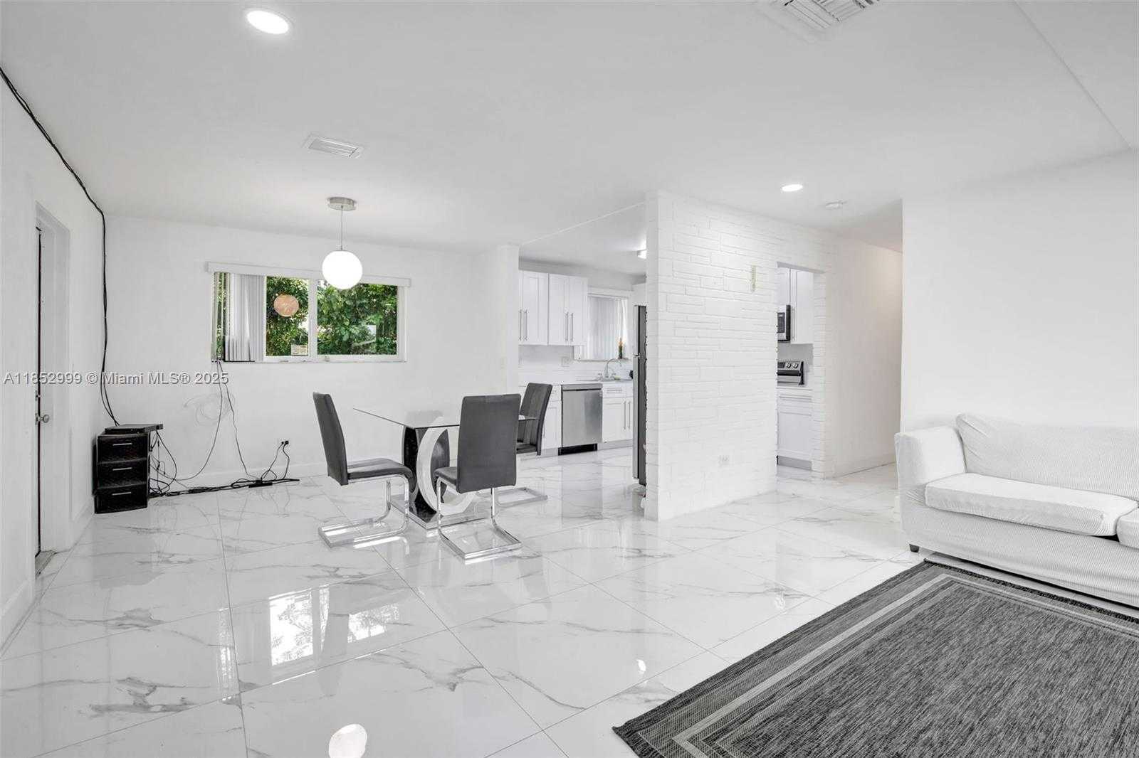 Small Image of 311 SOUTH WEST 68TH TER, Pembroke Pines Number 8
