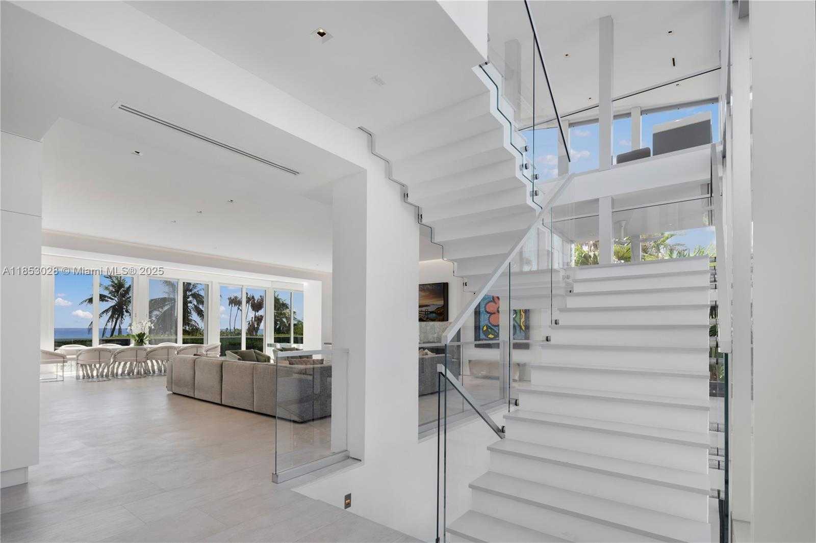 Small Image of 7815 ATLANTIC WAY, Miami Beach Number 10