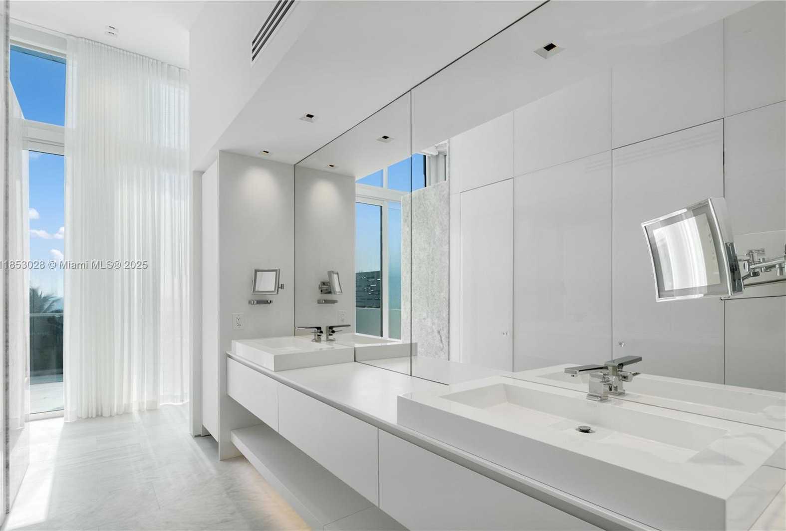 Small Image of 7815 ATLANTIC WAY, Miami Beach Number 16