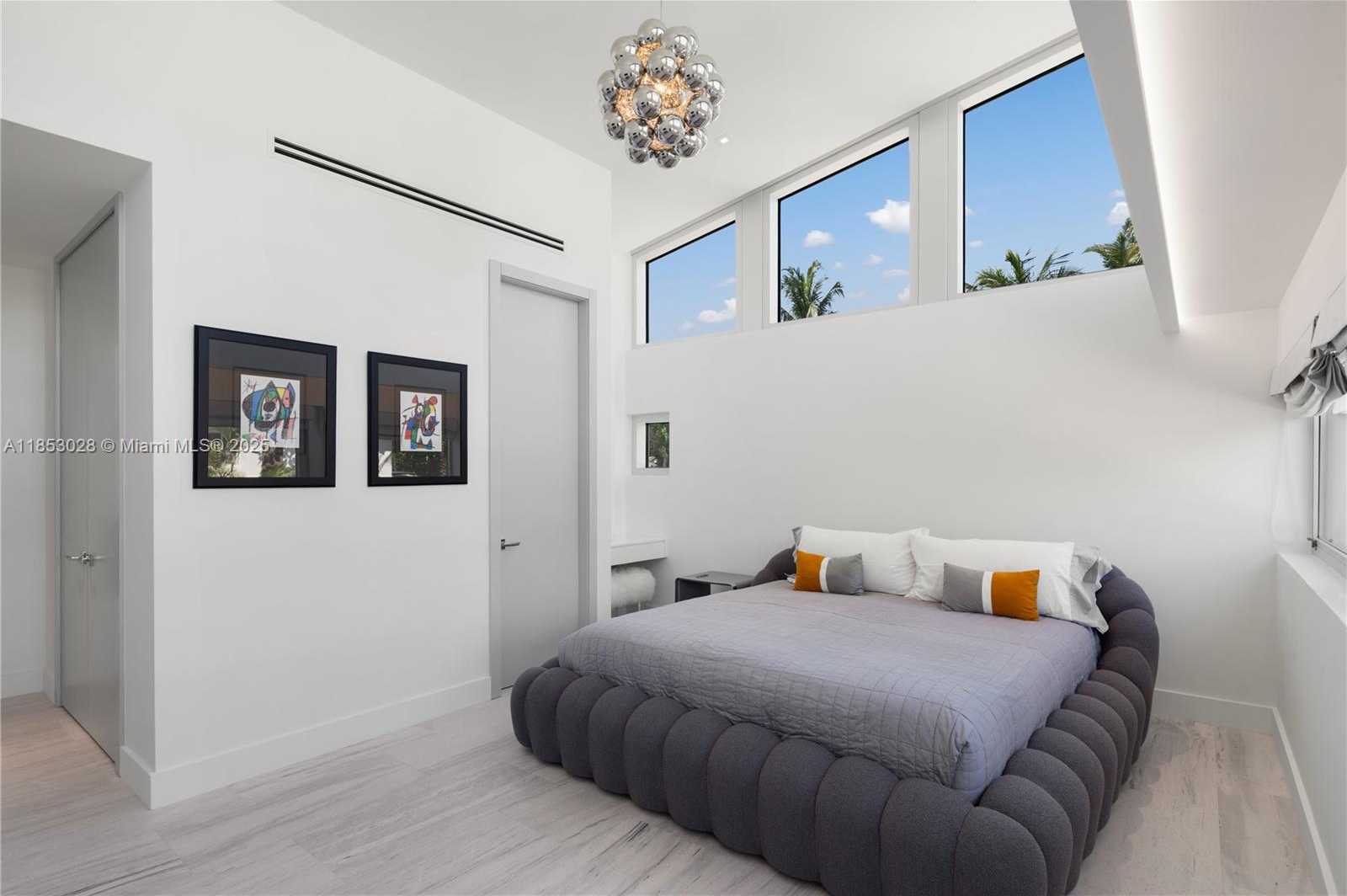 Small Image of 7815 ATLANTIC WAY, Miami Beach Number 19