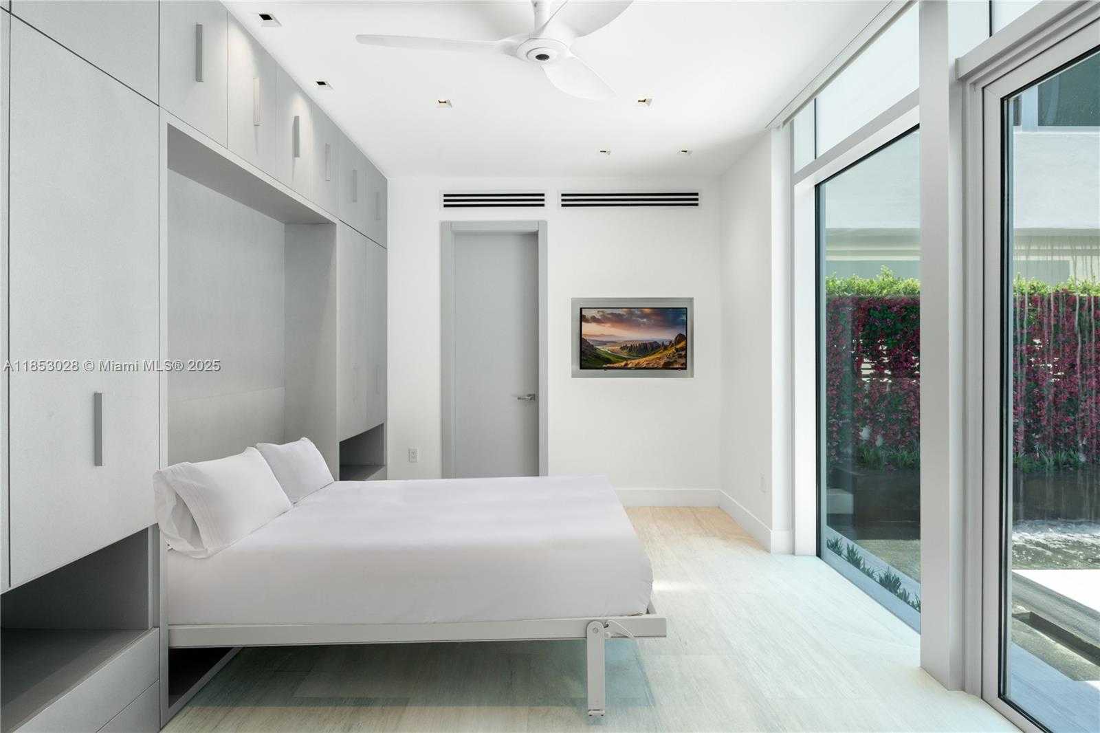 Small Image of 7815 ATLANTIC WAY, Miami Beach Number 20