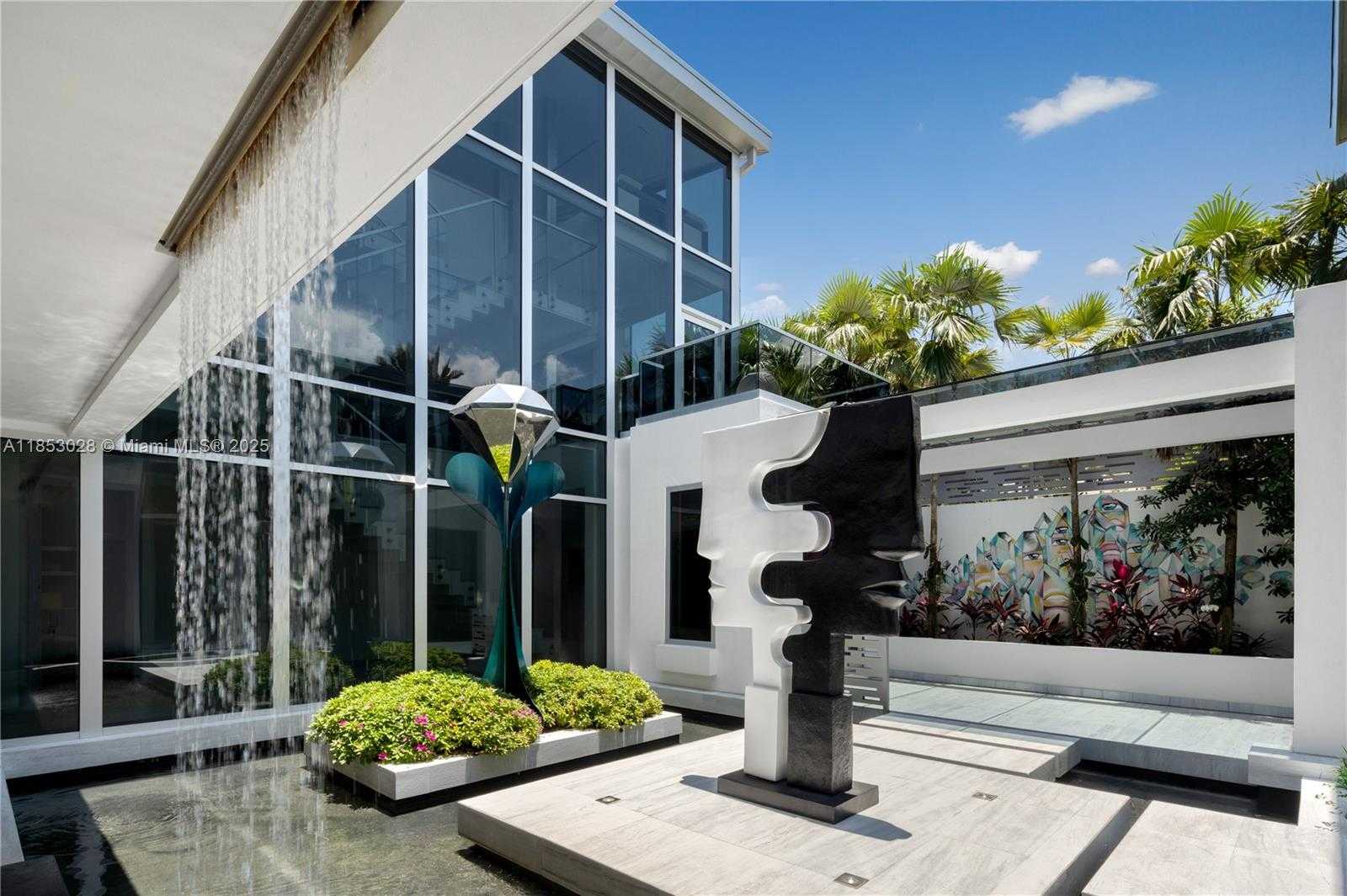 Small Image of 7815 ATLANTIC WAY, Miami Beach Number 31
