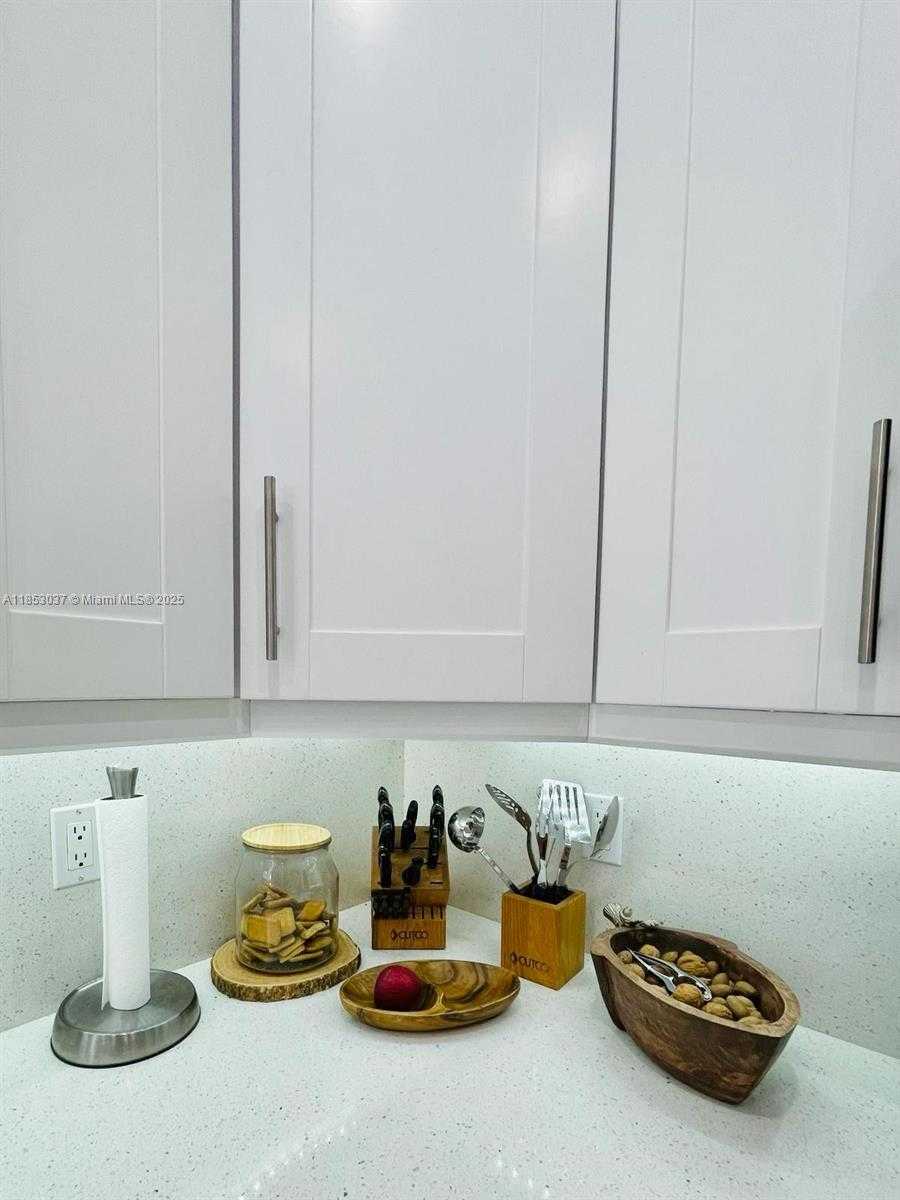 Small Image of 18336 NORTH WEST 6TH ST, Pembroke Pines Number 12