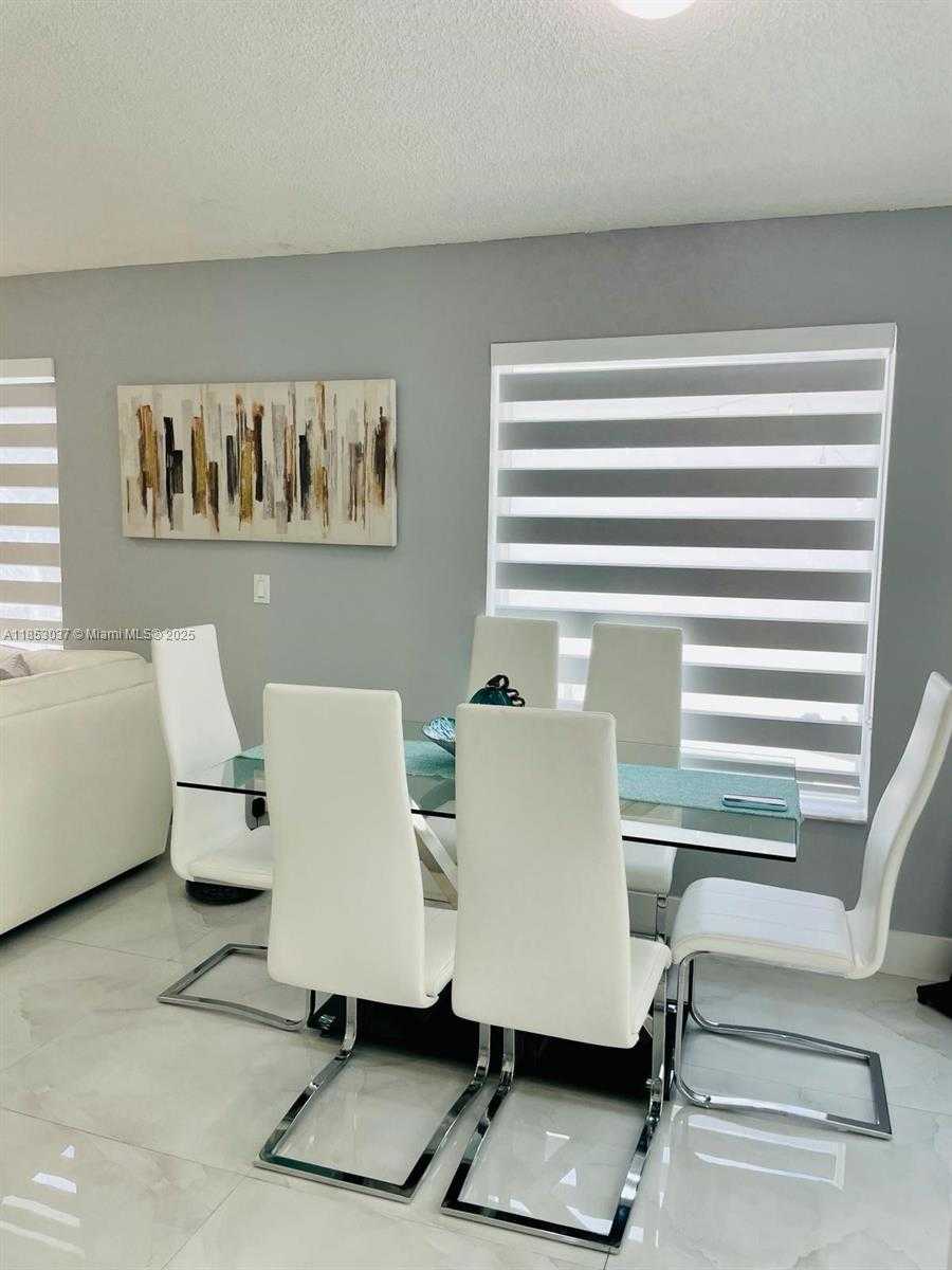 Small Image of 18336 NORTH WEST 6TH ST, Pembroke Pines Number 13