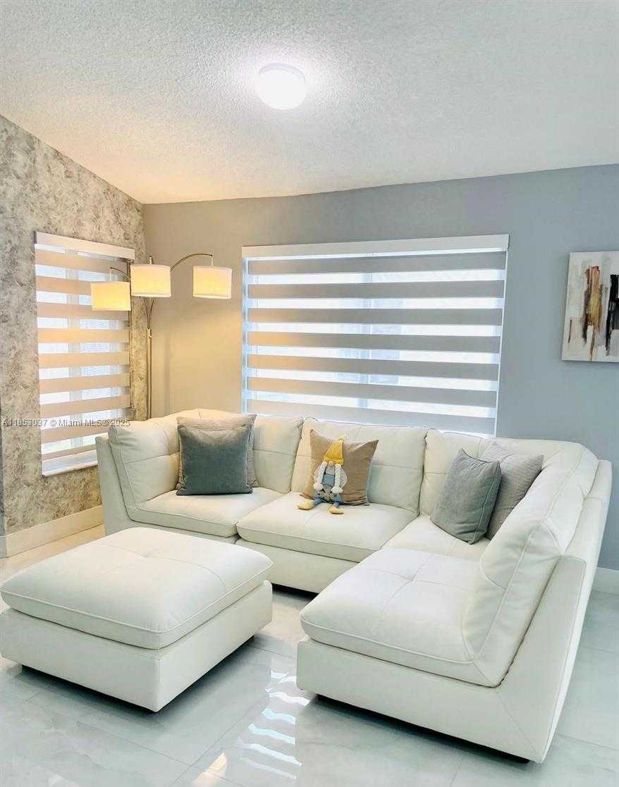 Small Image of 18336 NORTH WEST 6TH ST, Pembroke Pines Number 14