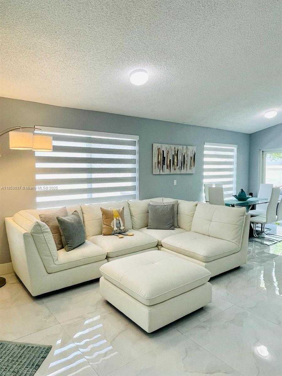 Small Image of 18336 NORTH WEST 6TH ST, Pembroke Pines Number 15