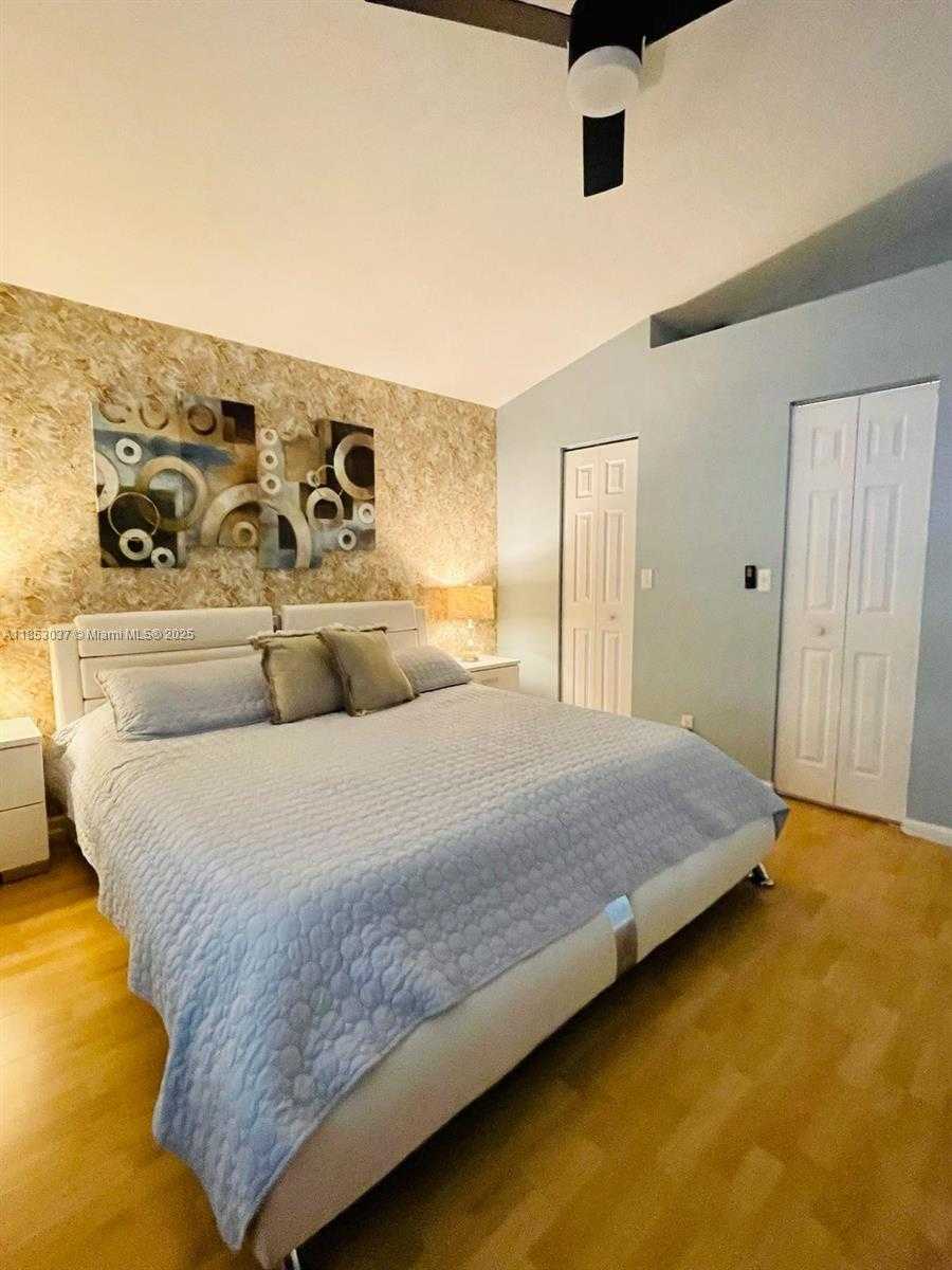 Small Image of 18336 NORTH WEST 6TH ST, Pembroke Pines Number 17