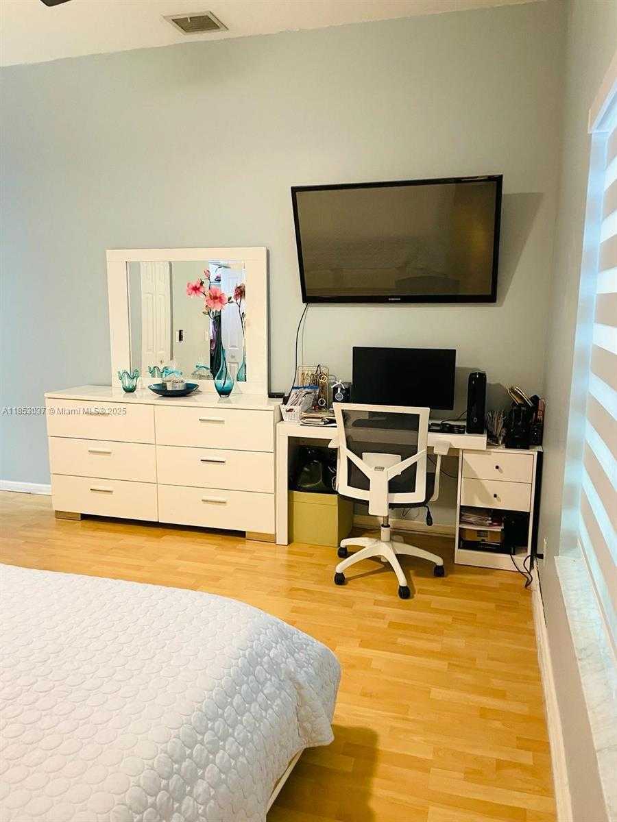 Small Image of 18336 NORTH WEST 6TH ST, Pembroke Pines Number 19