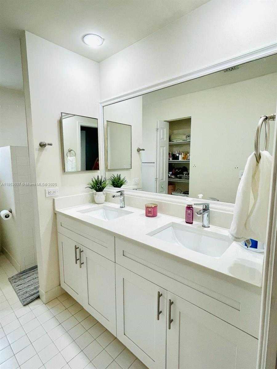 Small Image of 18336 NORTH WEST 6TH ST, Pembroke Pines Number 25