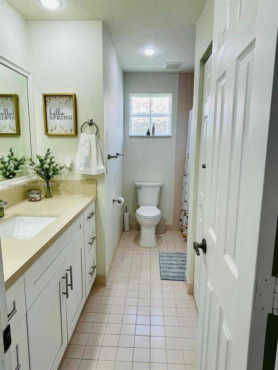 Small Image of 18336 NORTH WEST 6TH ST, Pembroke Pines Number 27