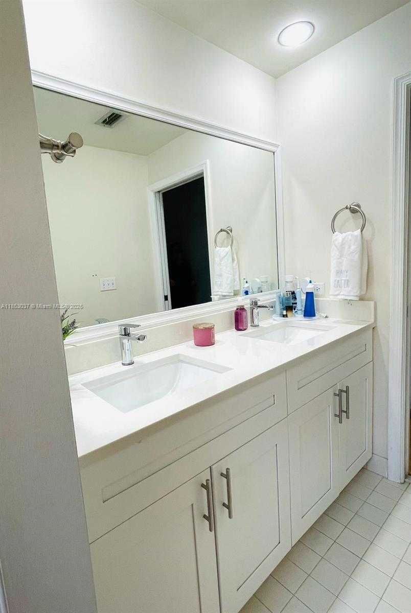 Small Image of 18336 NORTH WEST 6TH ST, Pembroke Pines Number 29
