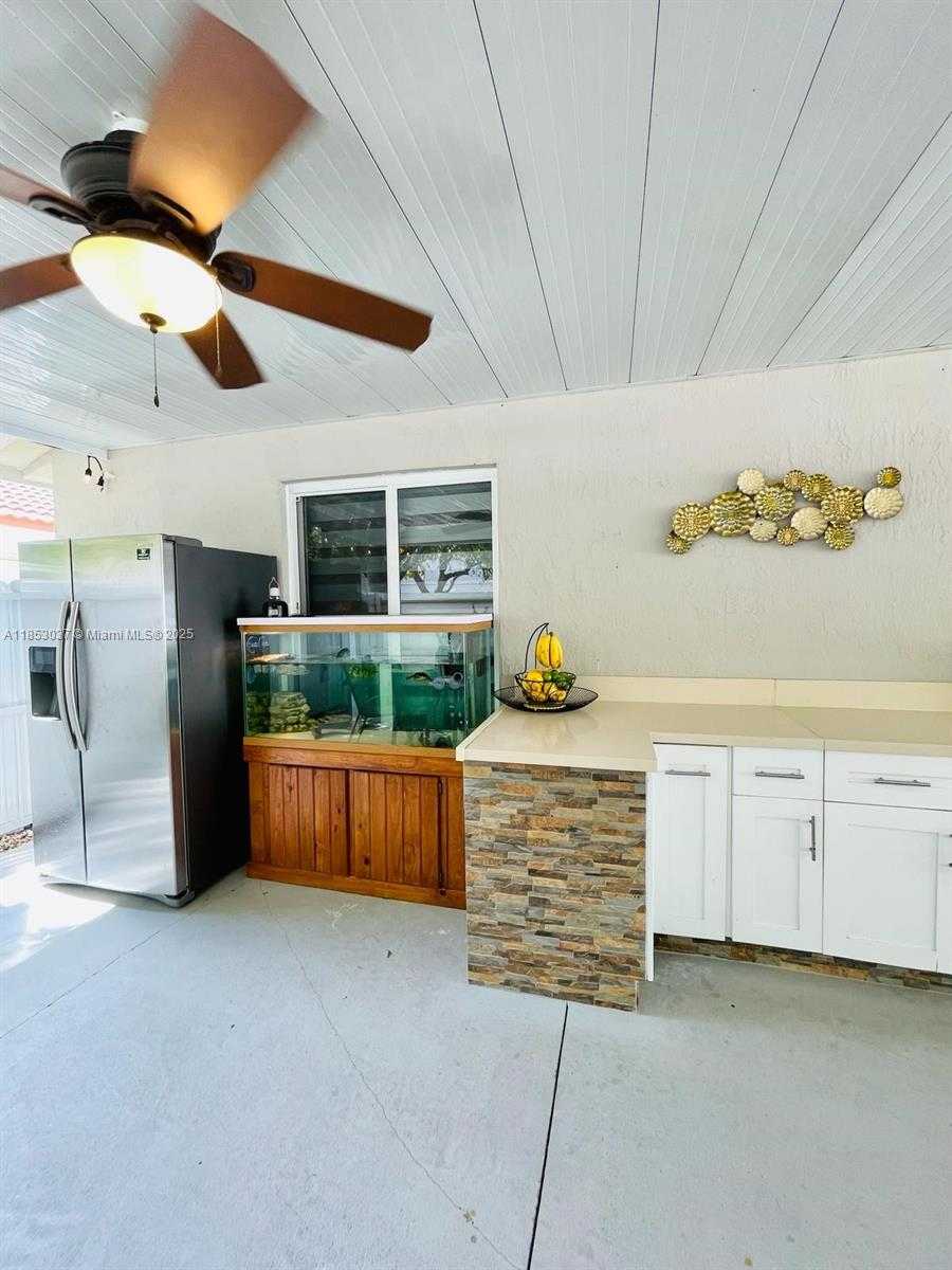 Small Image of 18336 NORTH WEST 6TH ST, Pembroke Pines Number 33