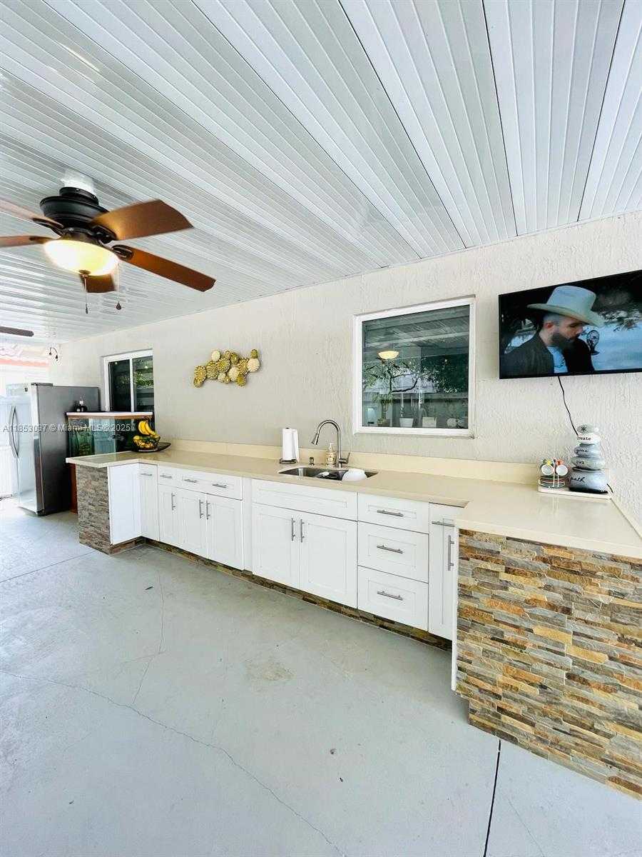 Small Image of 18336 NORTH WEST 6TH ST, Pembroke Pines Number 34