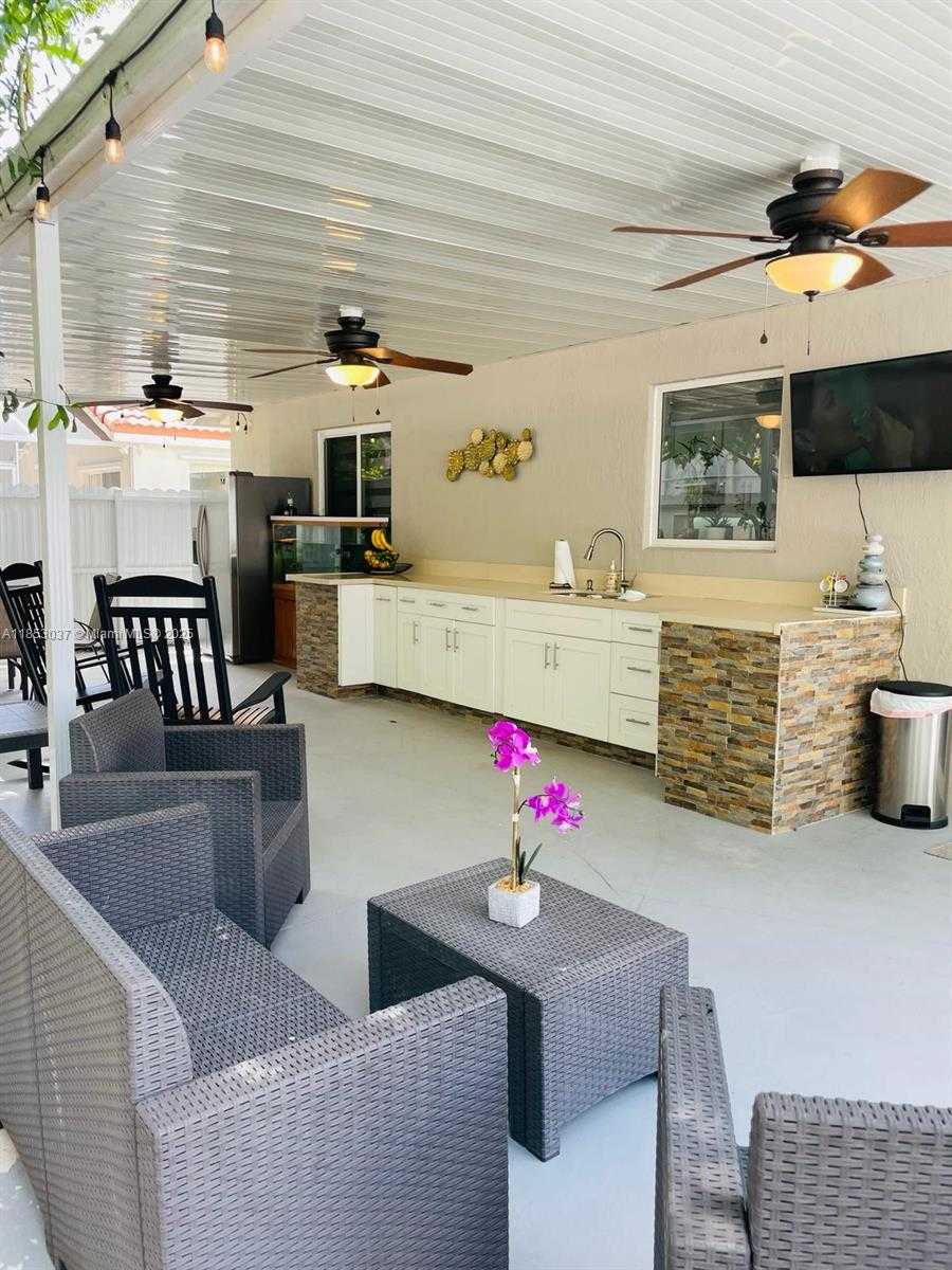 Small Image of 18336 NORTH WEST 6TH ST, Pembroke Pines Number 35