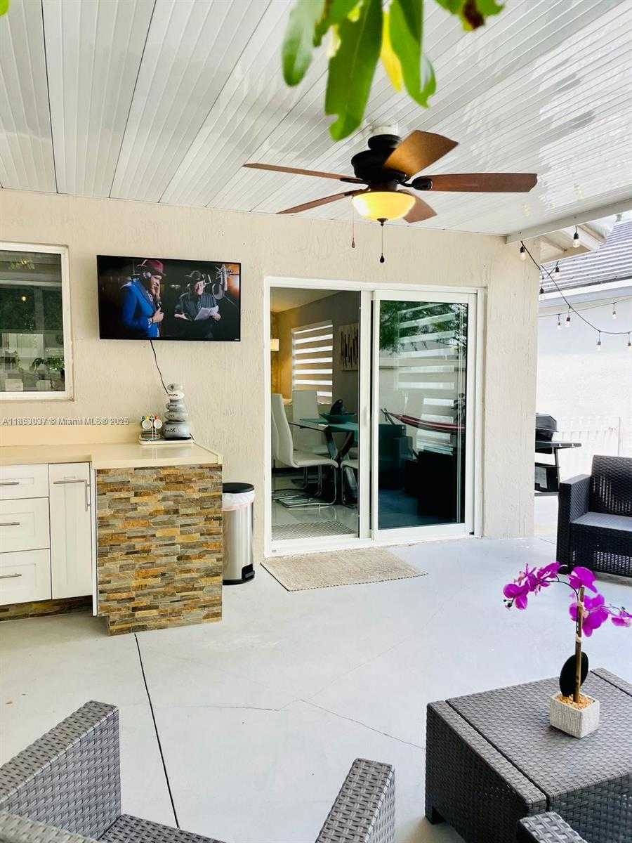 Small Image of 18336 NORTH WEST 6TH ST, Pembroke Pines Number 37