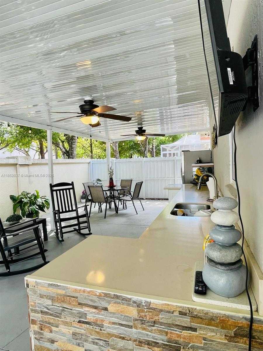 Small Image of 18336 NORTH WEST 6TH ST, Pembroke Pines Number 38