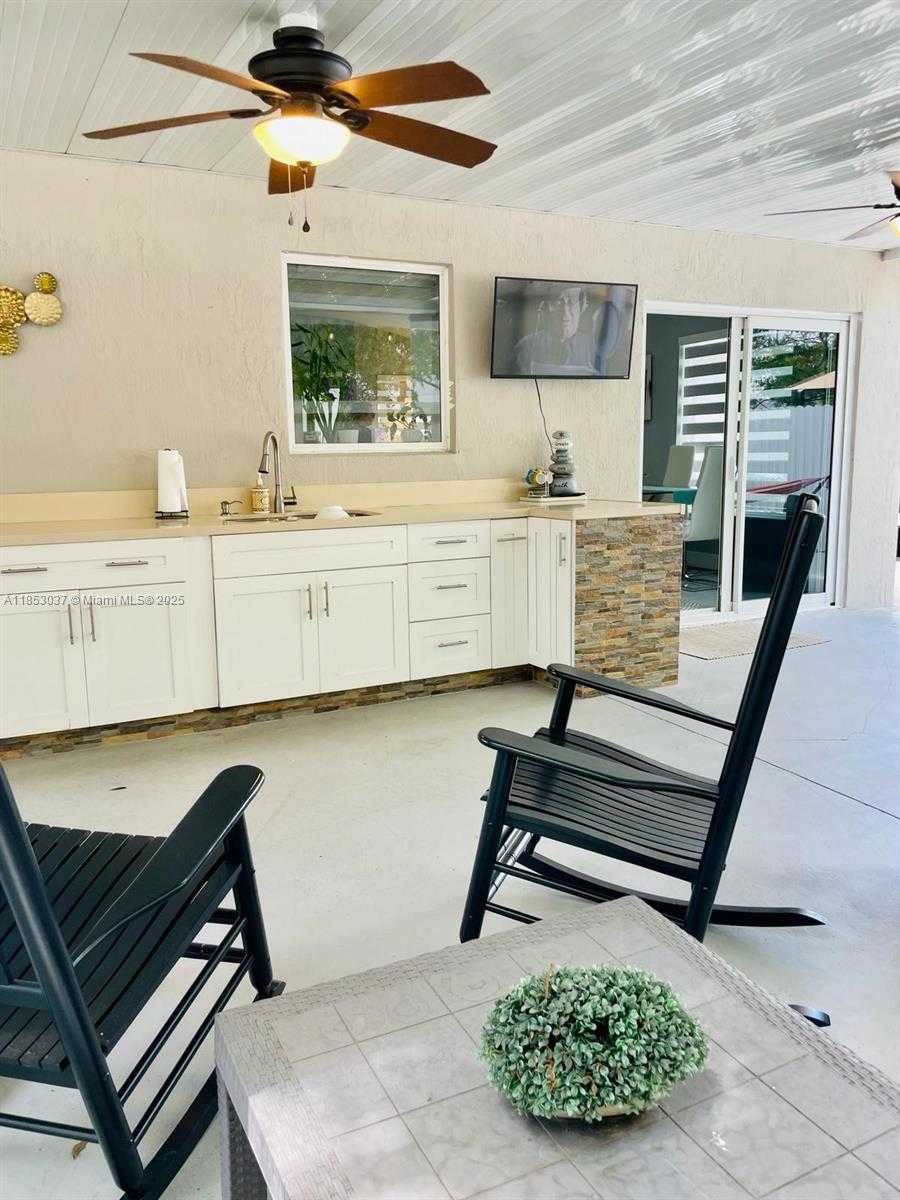 Small Image of 18336 NORTH WEST 6TH ST, Pembroke Pines Number 39
