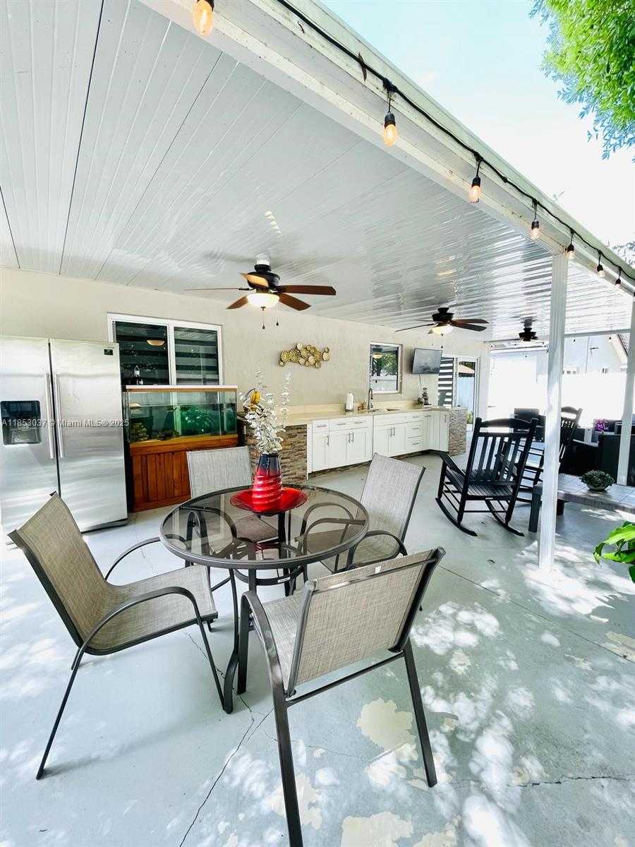 Small Image of 18336 NORTH WEST 6TH ST, Pembroke Pines Number 41