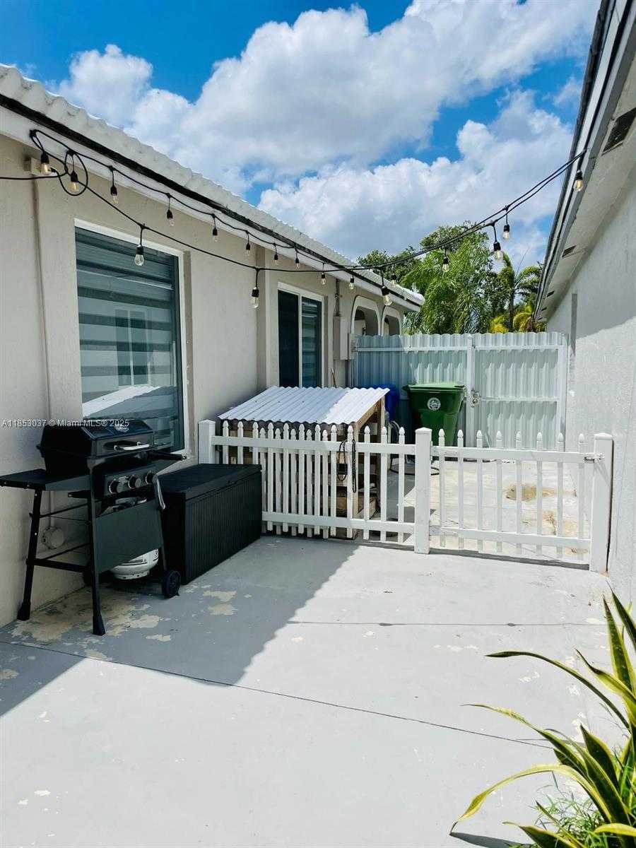 Small Image of 18336 NORTH WEST 6TH ST, Pembroke Pines Number 44